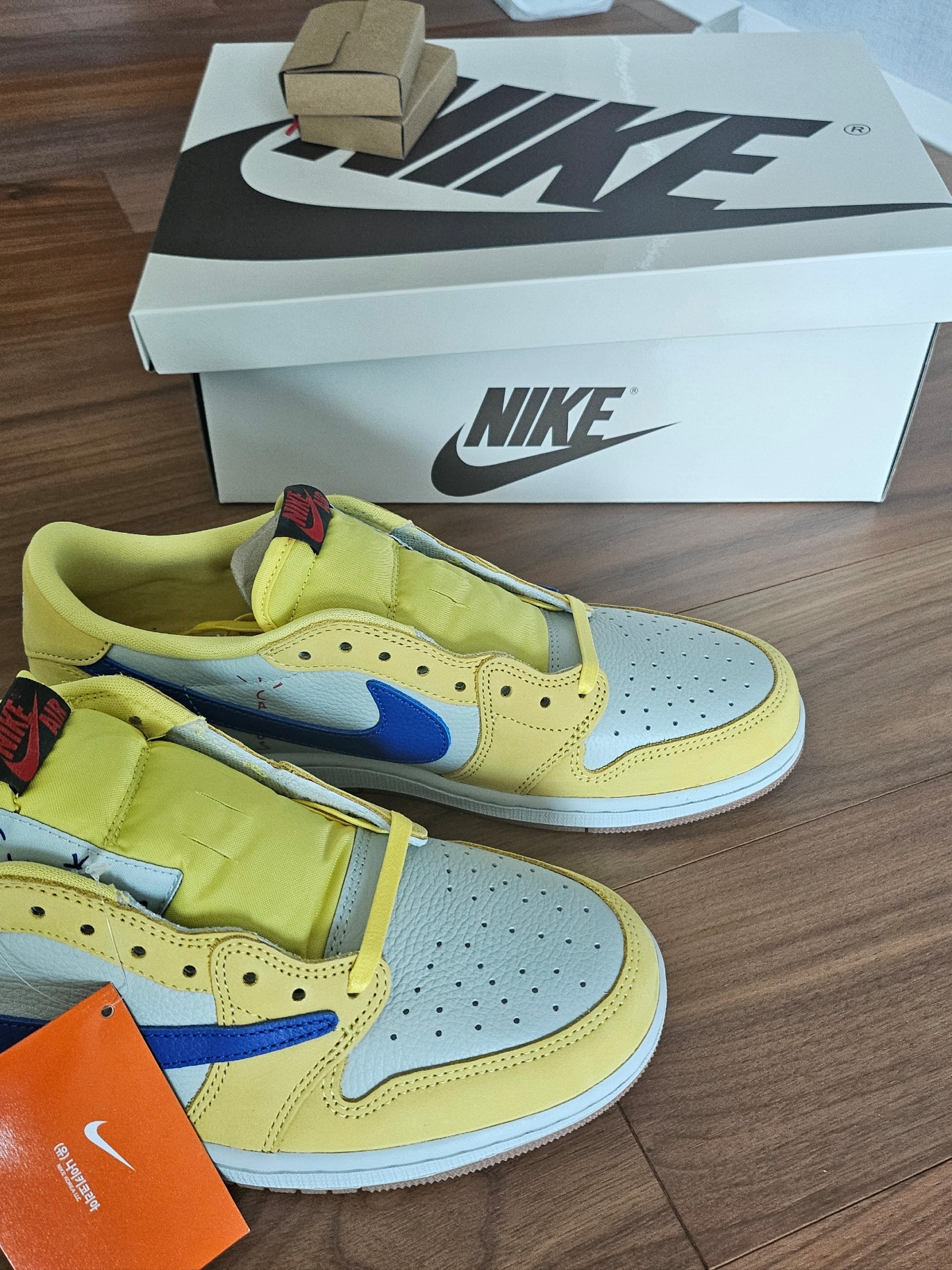 (W) Jordan 1 x Travis Scott Retro Low OG SP Canary 착용 스타일