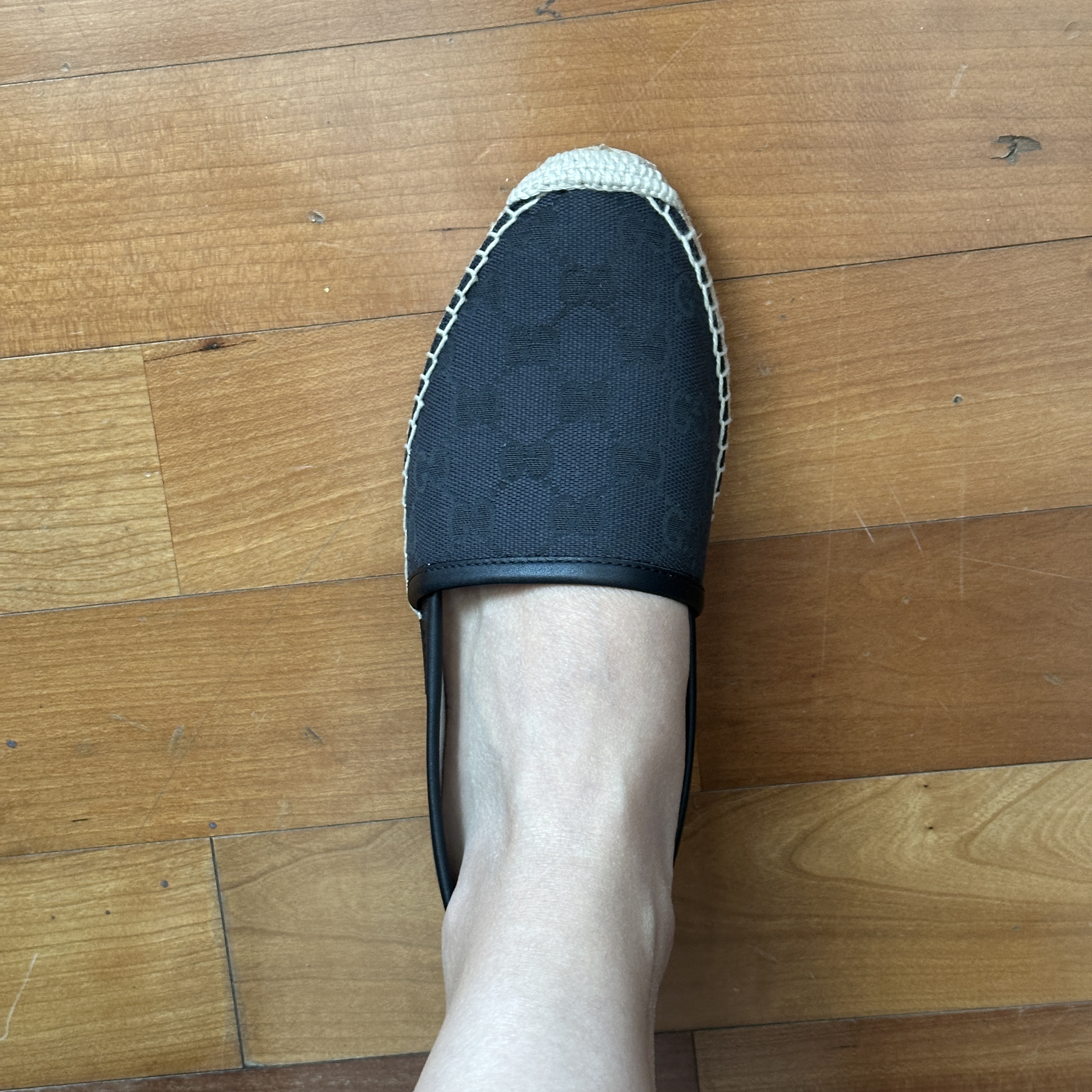 (W) Gucci GG Canvas Espadrilles Black 착용 스타일 - 3