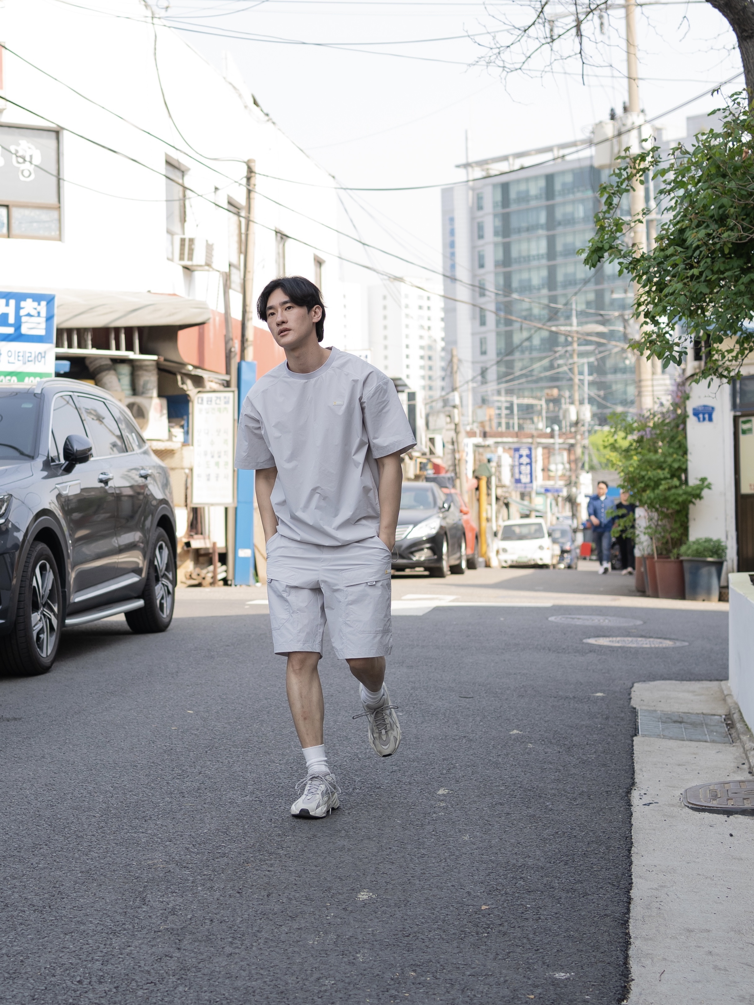 Adidas Yeezy Boost 700 V2 Static 2018 착용 스타일 - 4