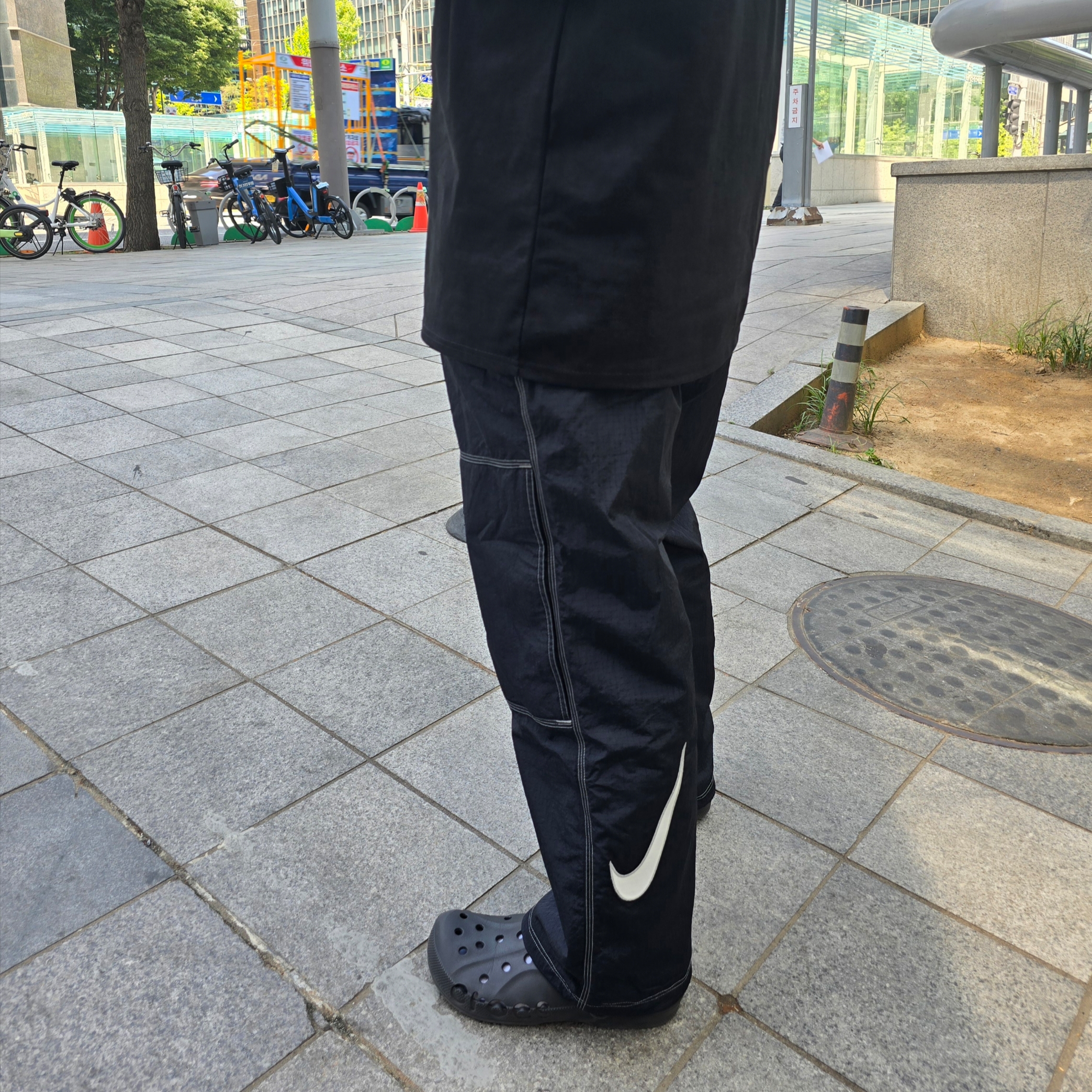 Supreme x Nike Ripstop Track Pants Black - 24SS 착용 스타일