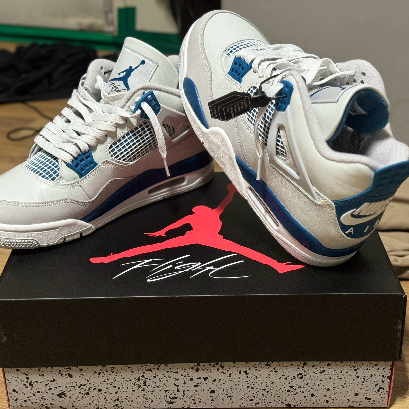 Jordan 4 Retro Industrial Blue 착용 스타일