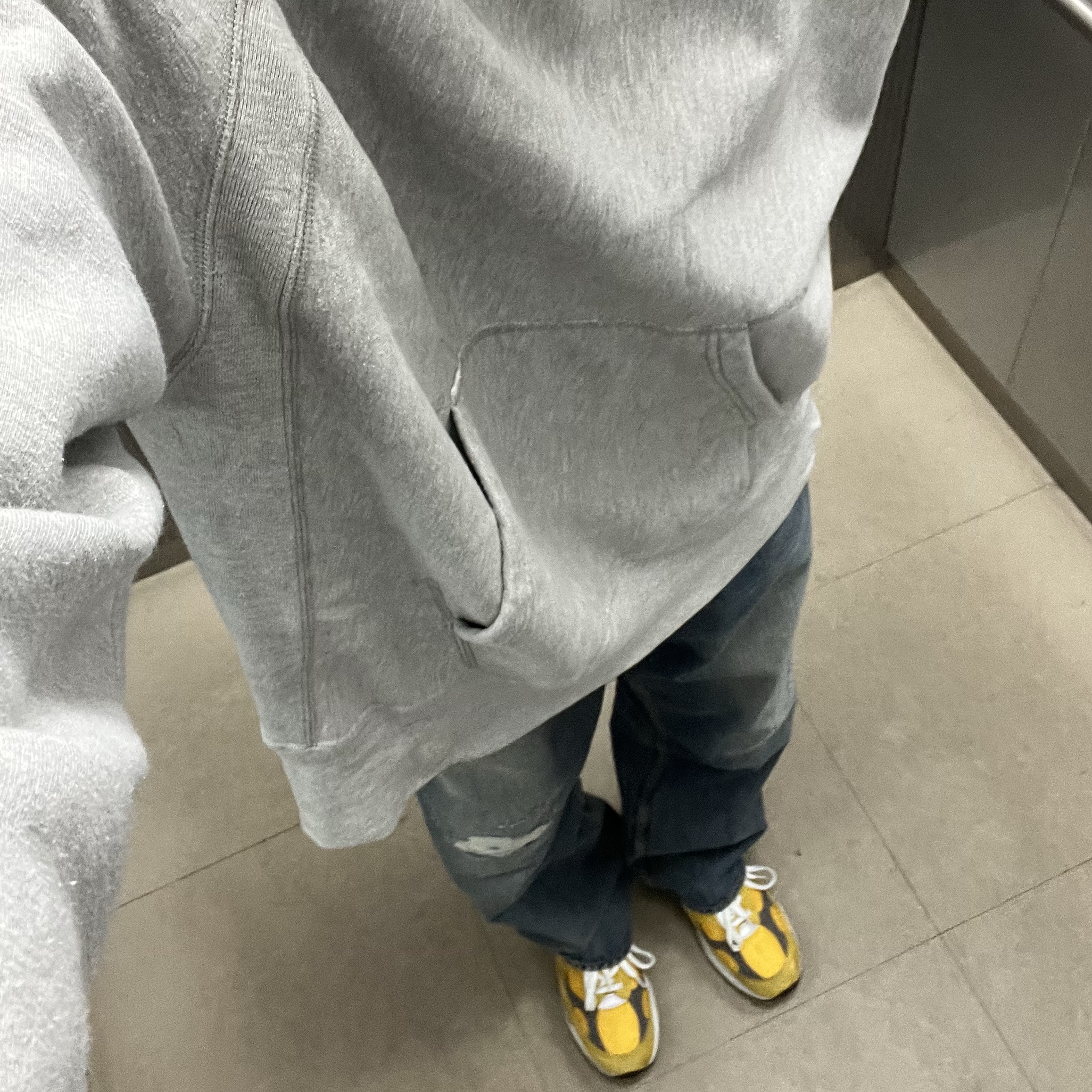 New Balance 992 Made in USA Gold Cream 착용 스타일