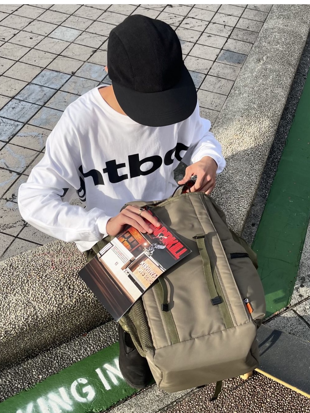 Tightbooth Big Logo LS T-Shirt White 착용 스타일 - 1