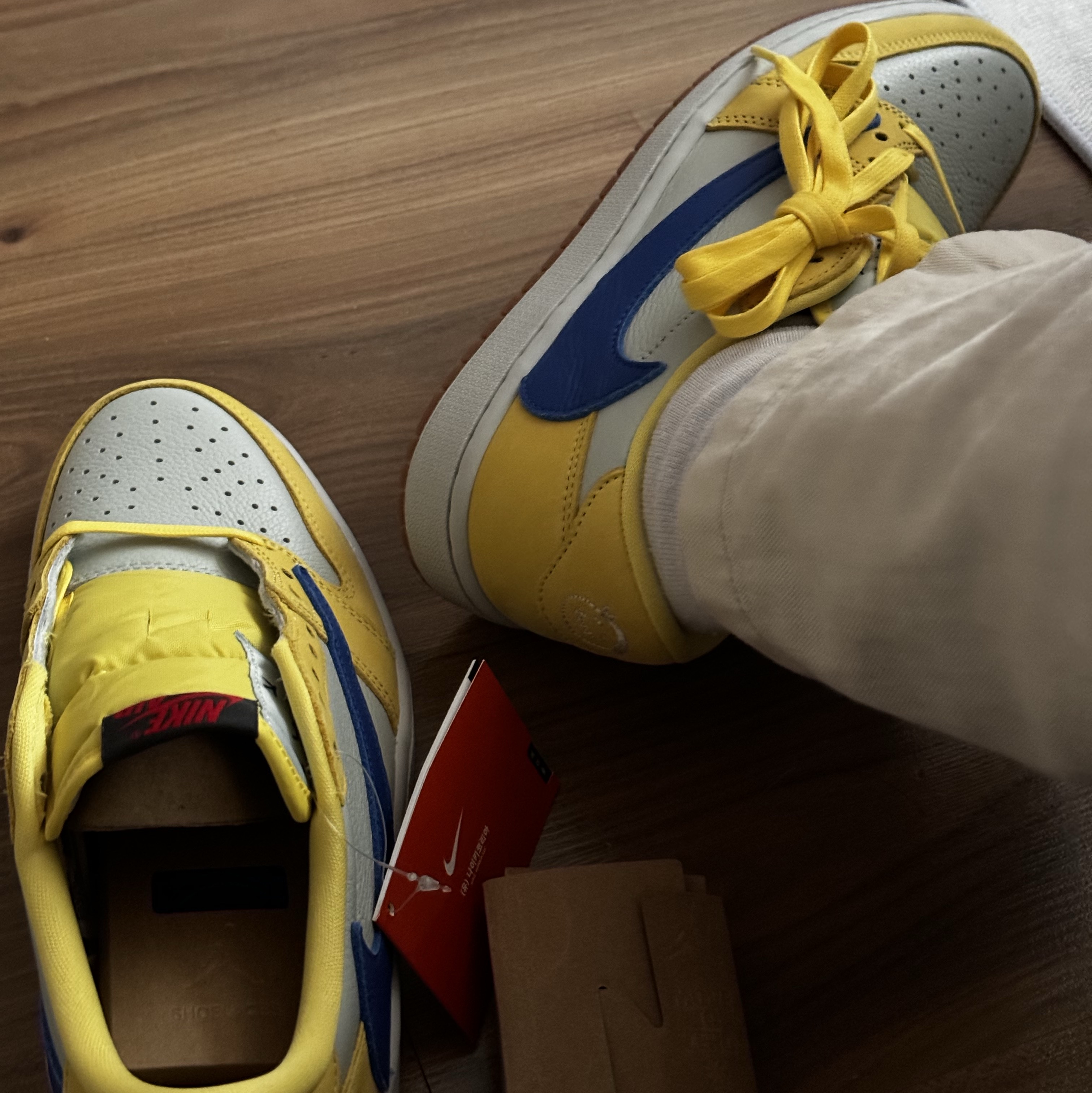 (W) Jordan 1 x Travis Scott Retro Low OG SP Canary 착용 스타일