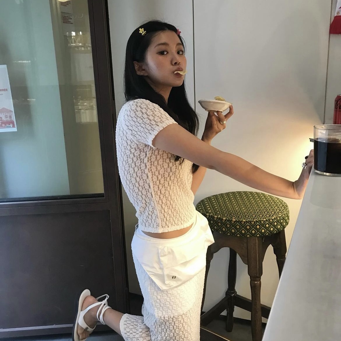 Studiotable Lace Banding Skirt White, Studiotable Lace Shirring Top White 착용 스타일