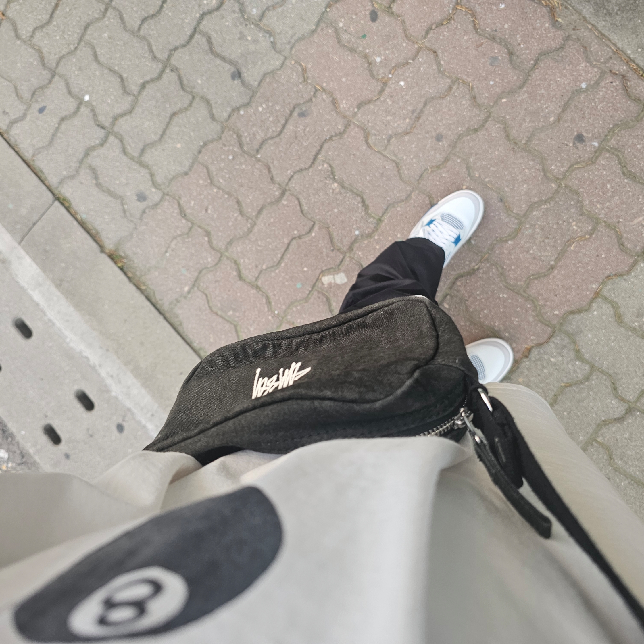 Jordan 4 Retro Industrial Blue, Stussy Canvas Side Pouch Washed Black 착용 스타일