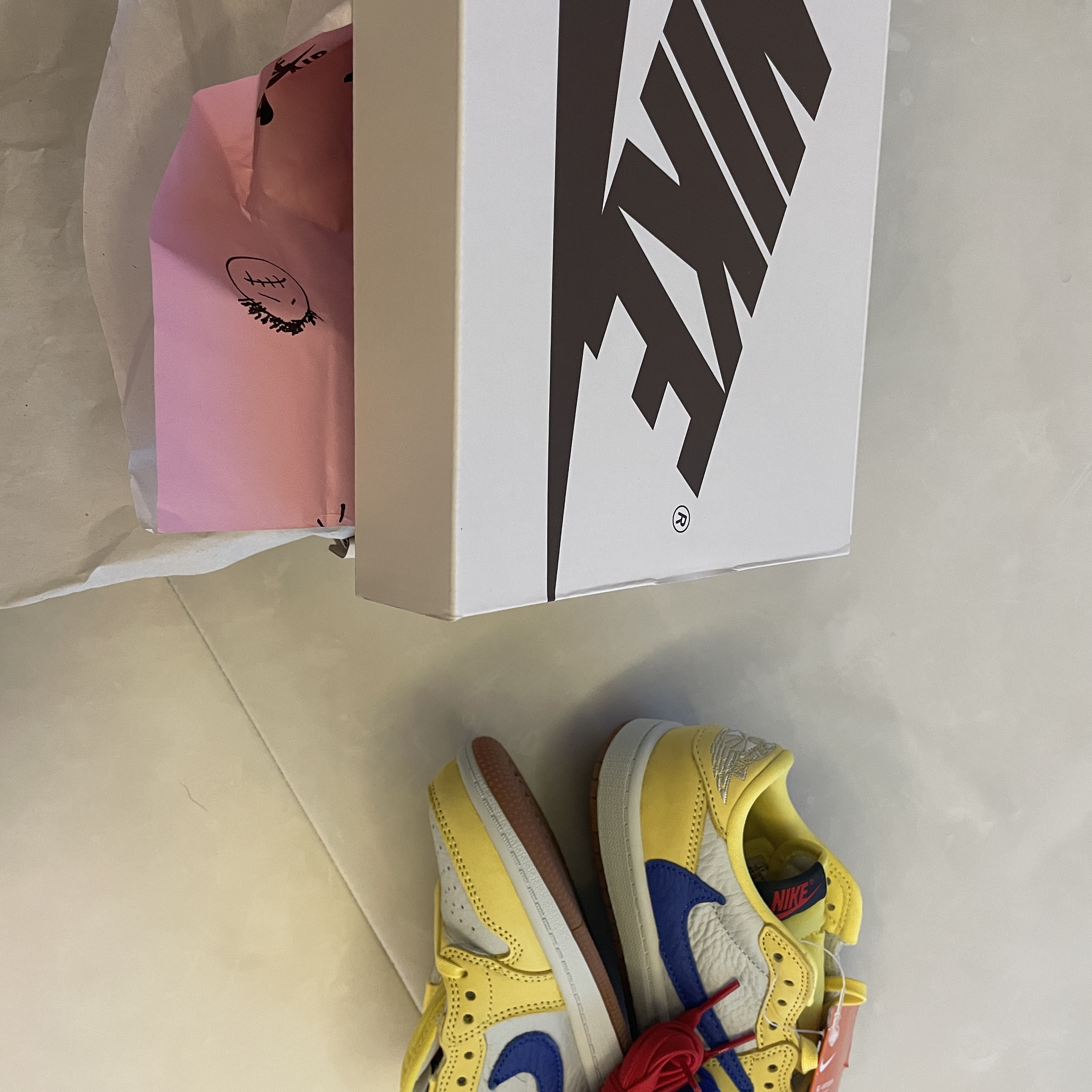 (PS) Jordan 1 x Travis Scott Retro Low OG SP Canary, (PS) Jordan 1 x Travis Scott Retro Low OG SP Black Phantom 착용 스타일 - 3