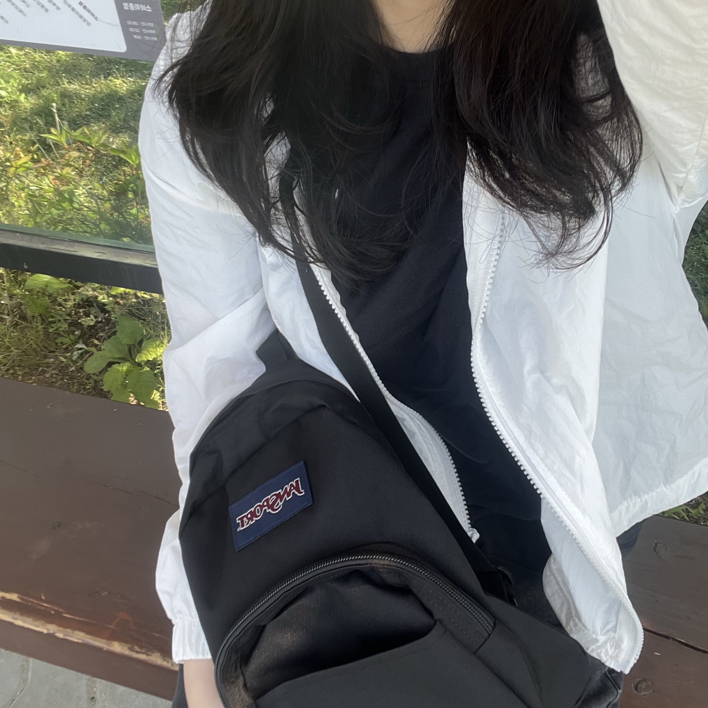 Jansport Half Pint Mini Backpack Black 착용 스타일
