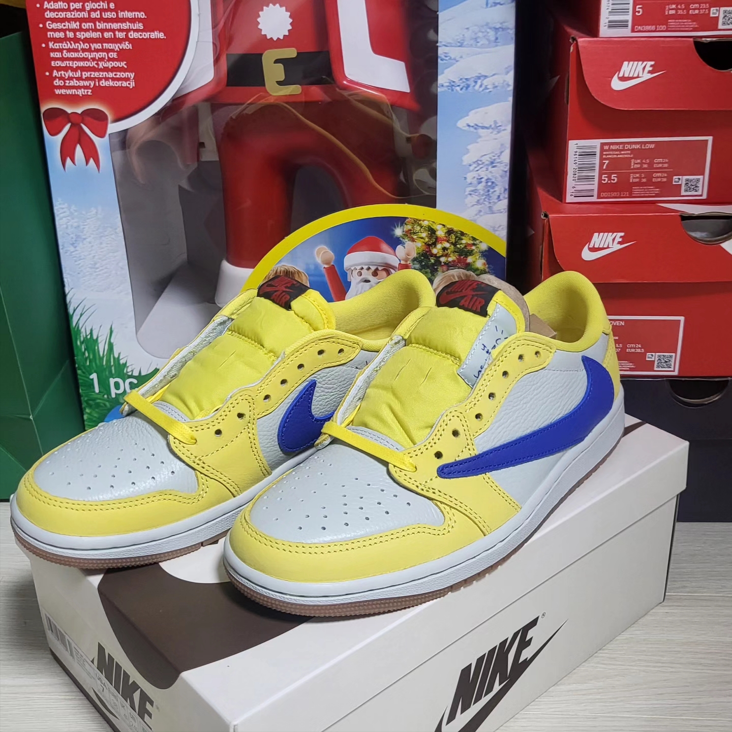 (W) Jordan 1 x Travis Scott Retro Low OG SP Canary 착용 스타일 - 2