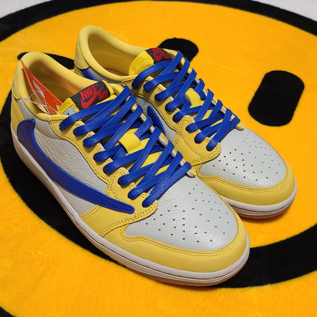 (W) Jordan 1 x Travis Scott Retro Low OG SP Canary 착용 스타일 - 2