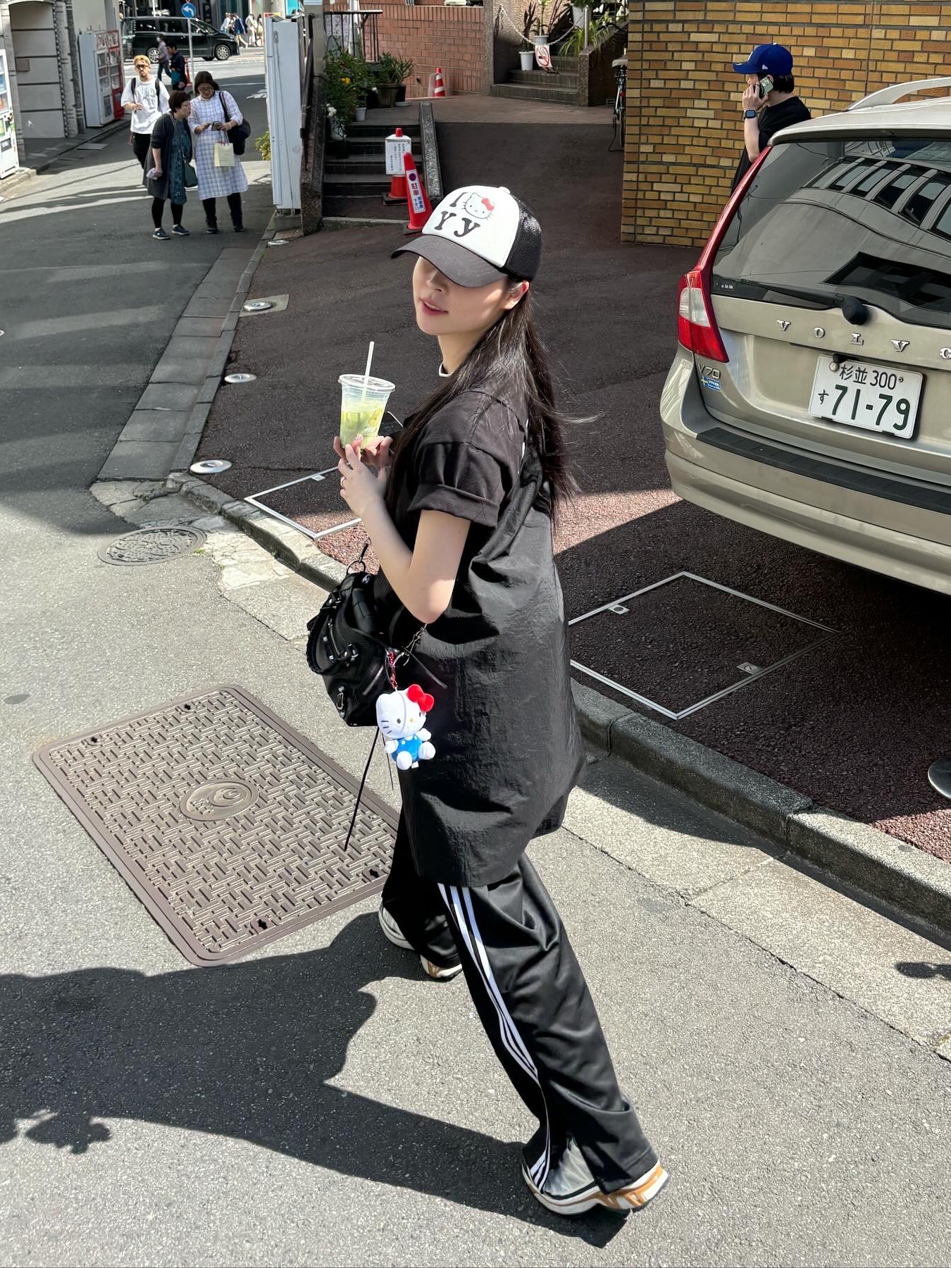 (W) Adidas Originals Firebird Loose Track Pants Black - KR Sizing, Open Yy x Hello Kitty Trucker Cap Black 착용 스타일 - 1