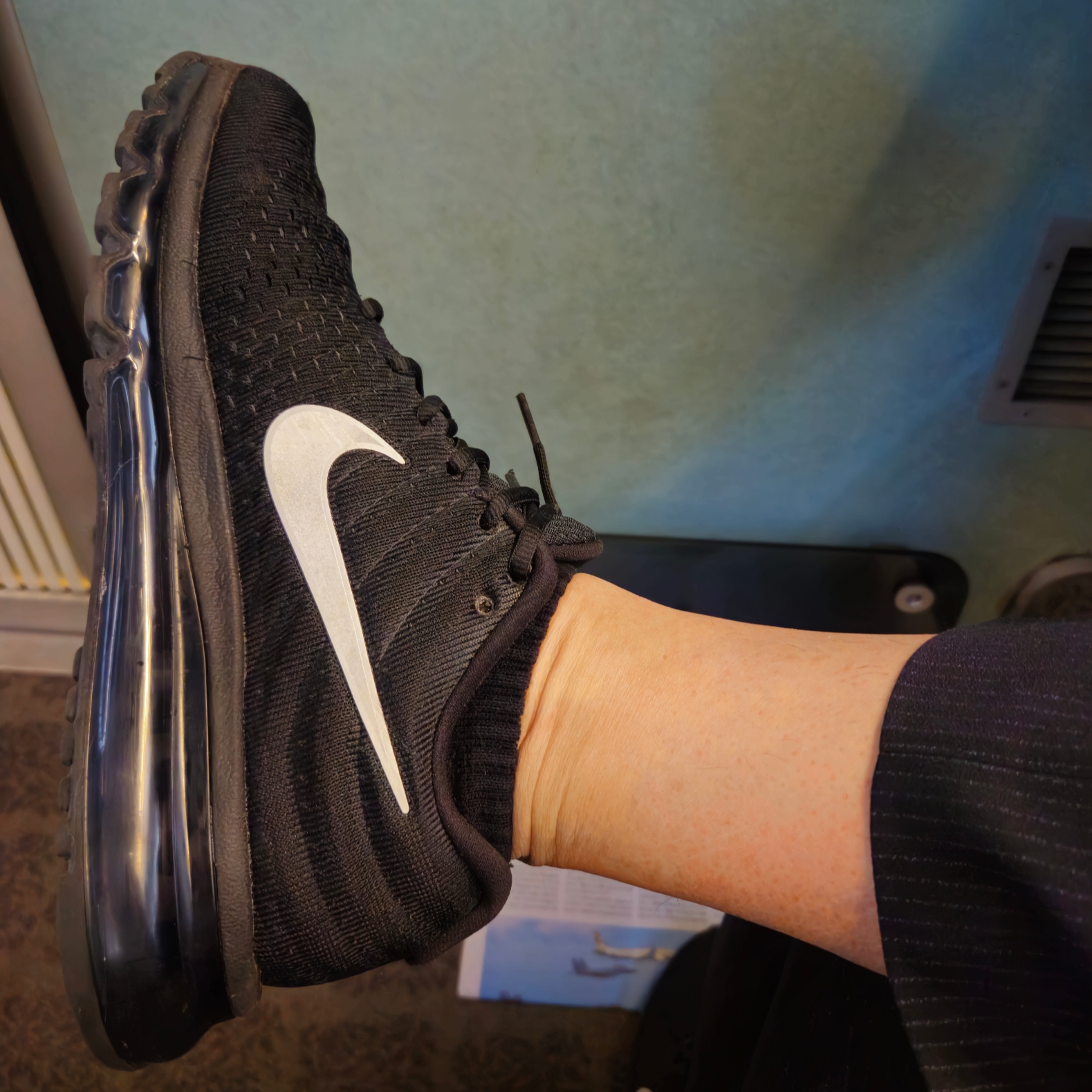 Nike Air Max 2017 Black Anthracite 착용 스타일