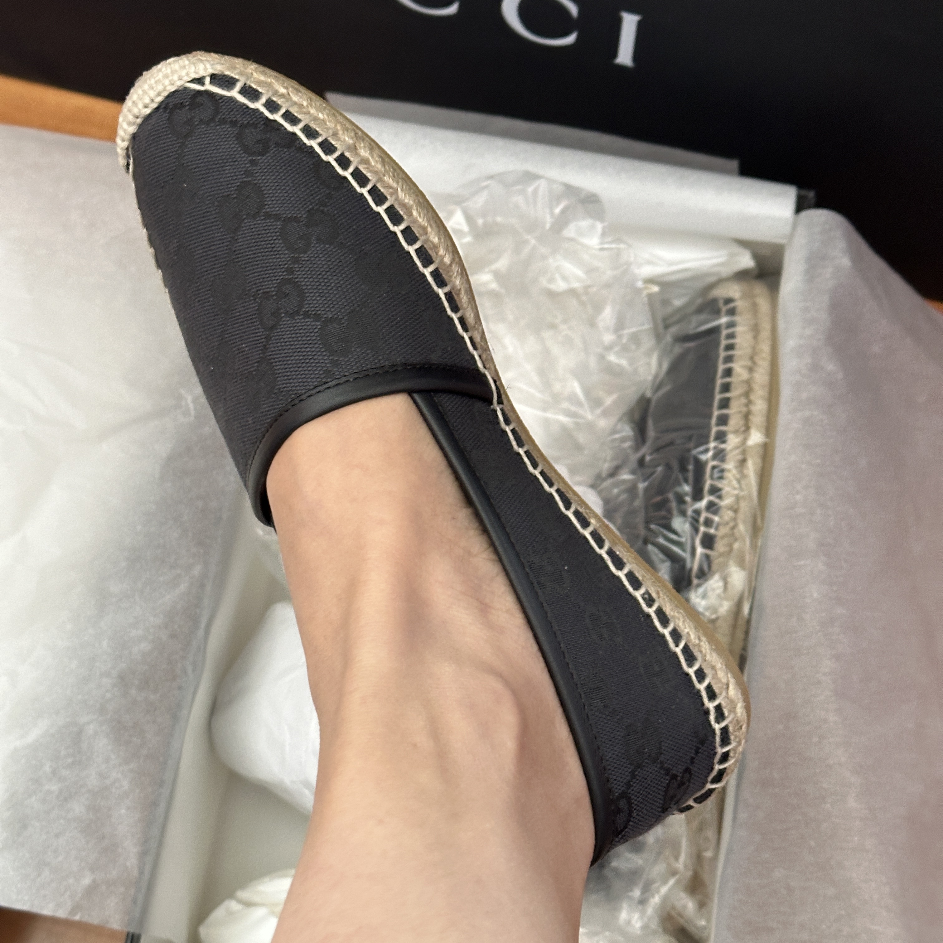 (W) Gucci GG Canvas Espadrilles Black 착용 스타일 - 1