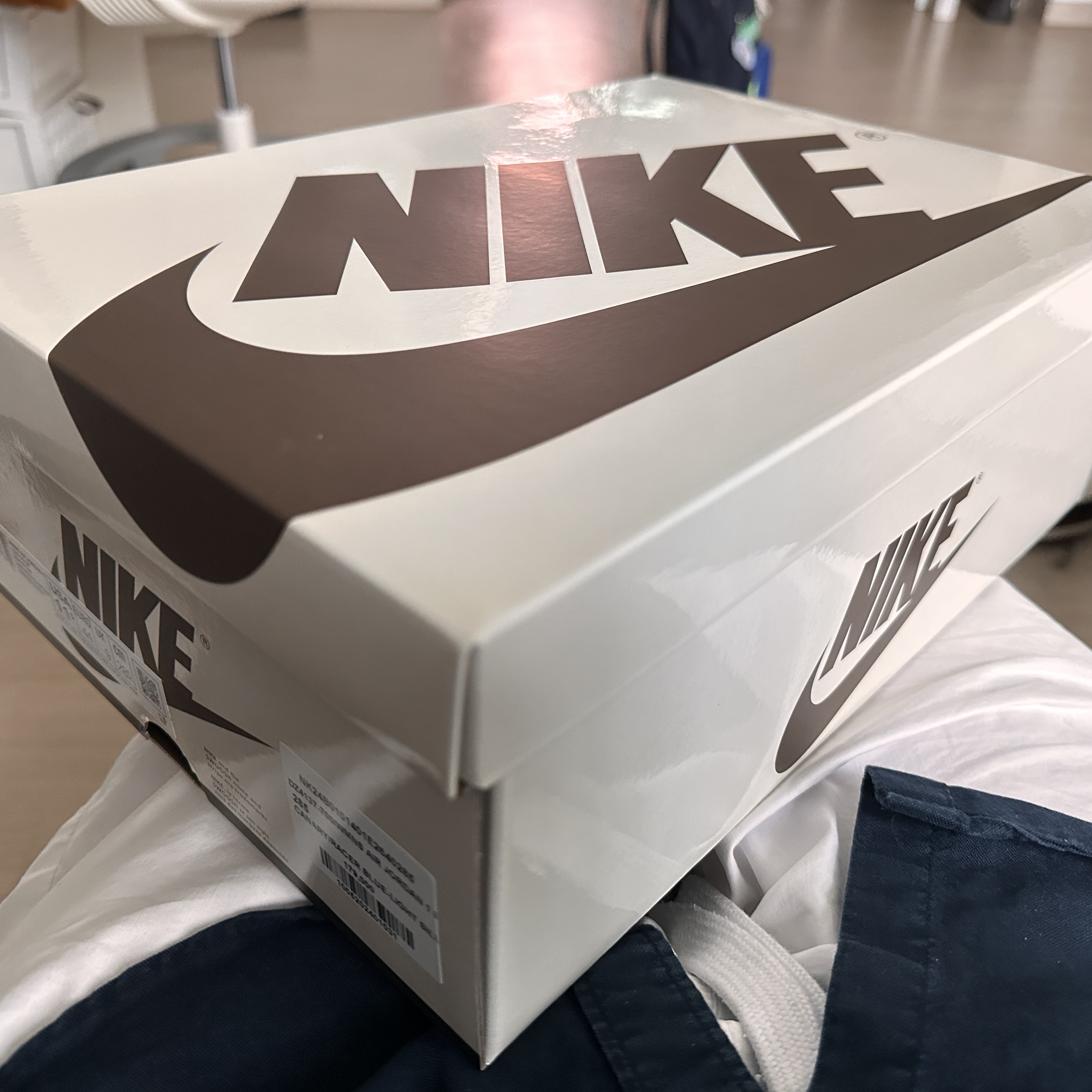 (W) Jordan 1 x Travis Scott Retro Low OG SP Canary 착용 스타일 - 2