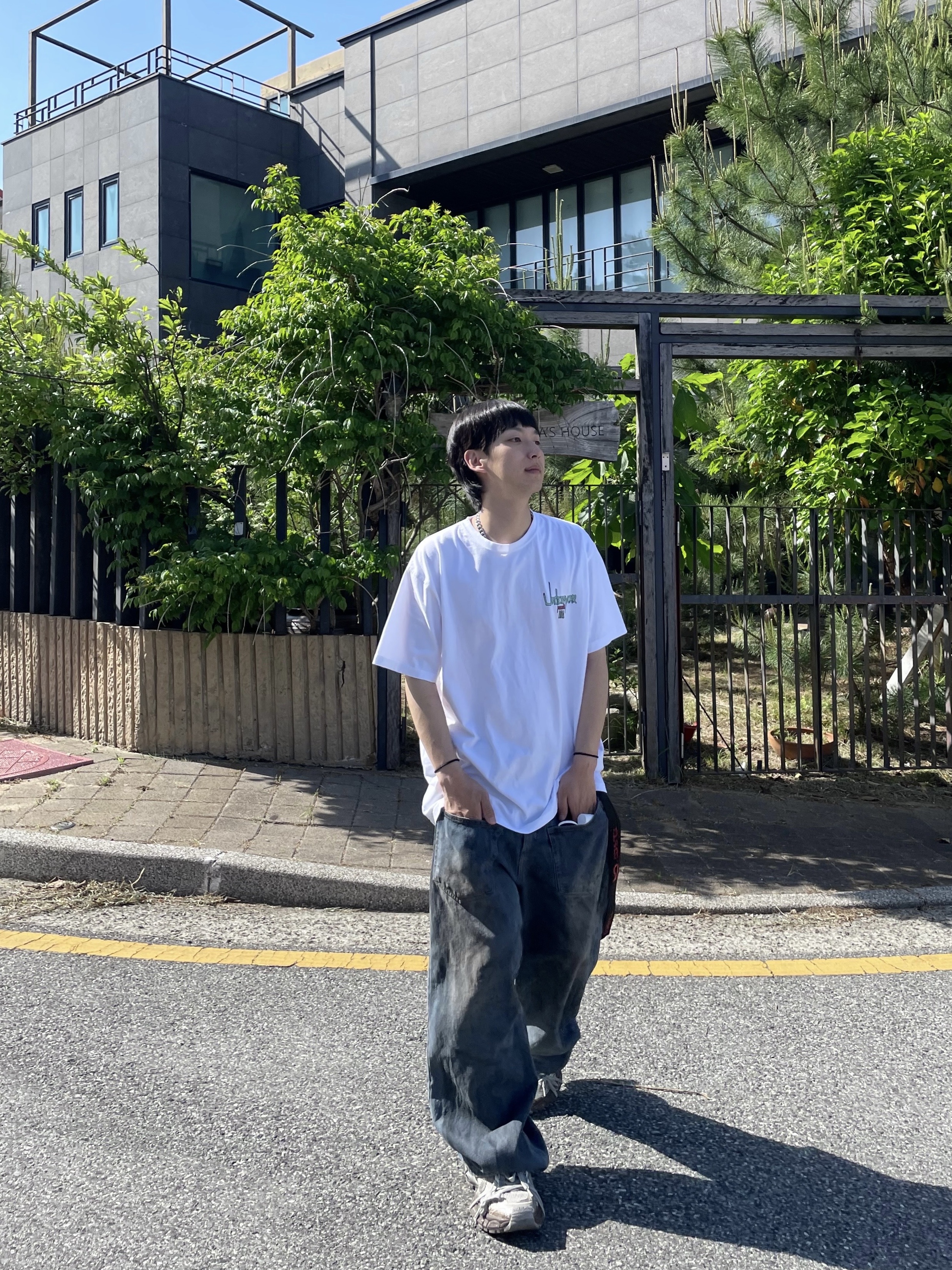 Project G/R Backward Denim Pants Blue, Balenciaga 3XL Sneakers Worn Out Light Beige 착용 스타일