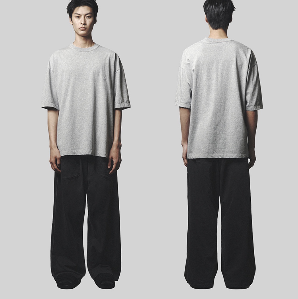 Yeezy Gap Engineered By Balenciaga Dove No Seam T-Shirt Black, Polyteru Human Index Human Jumbo 1/2 T-Shirt Black 착용 스타일 - 3