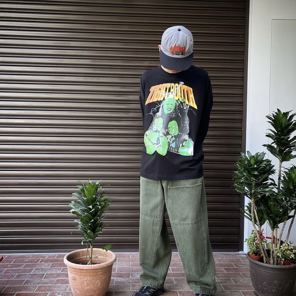 Tightbooth Mom LS T-Shirt Black 착용 스타일 - 1