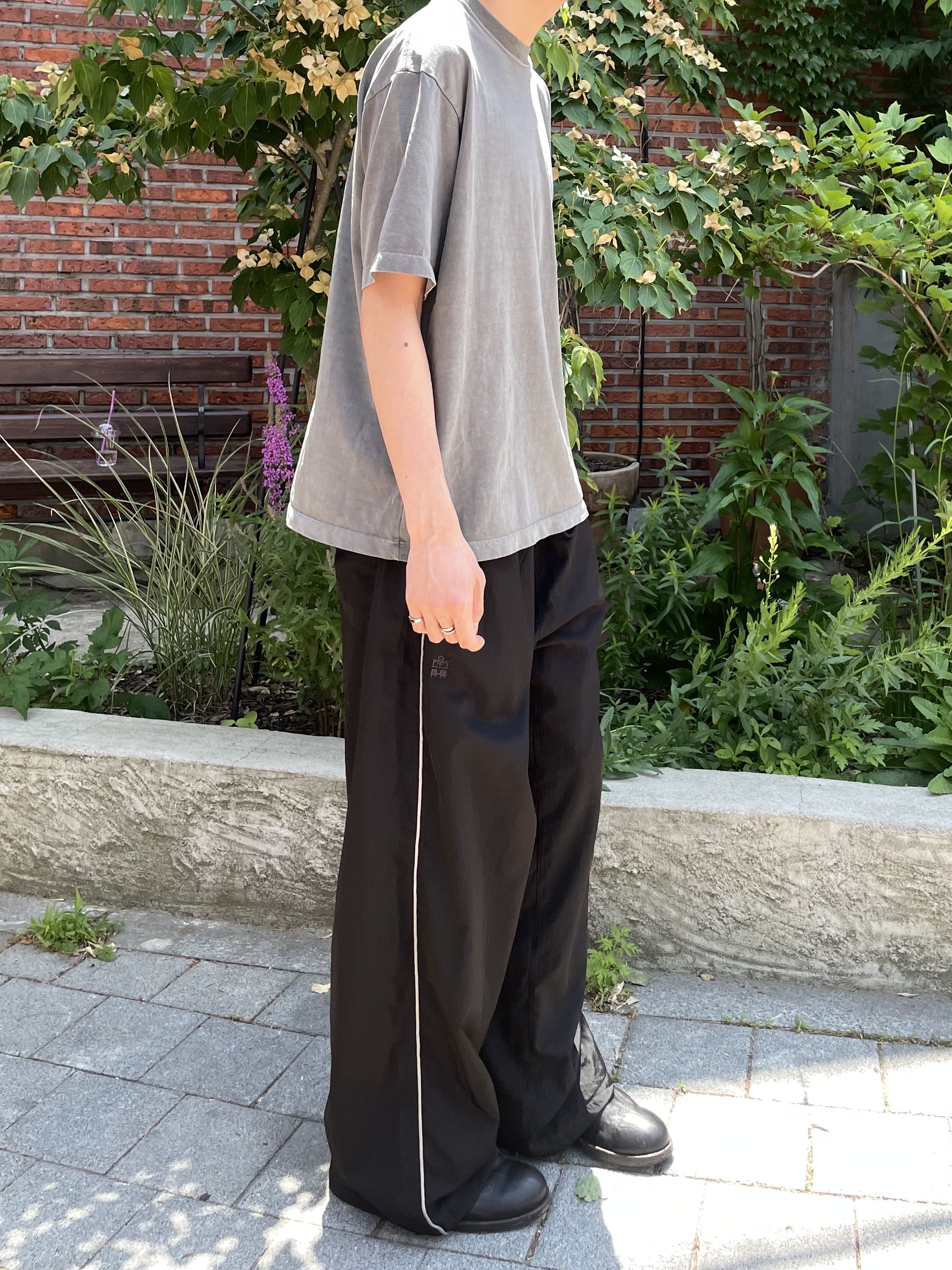 Polyteru Human Index Human Regular 1/2 T-Shirt Dyed Gray, Polyteru Human Index Index Track Pants Black/White 착용 스타일 - 2