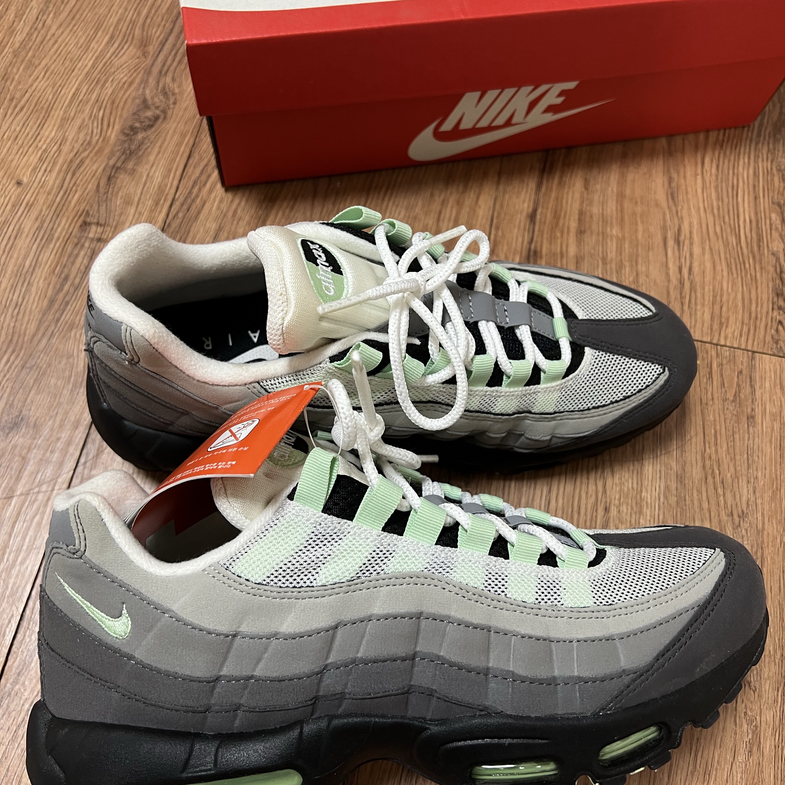 Nike Air Max 95 OG Fresh Mint 착용 스타일
