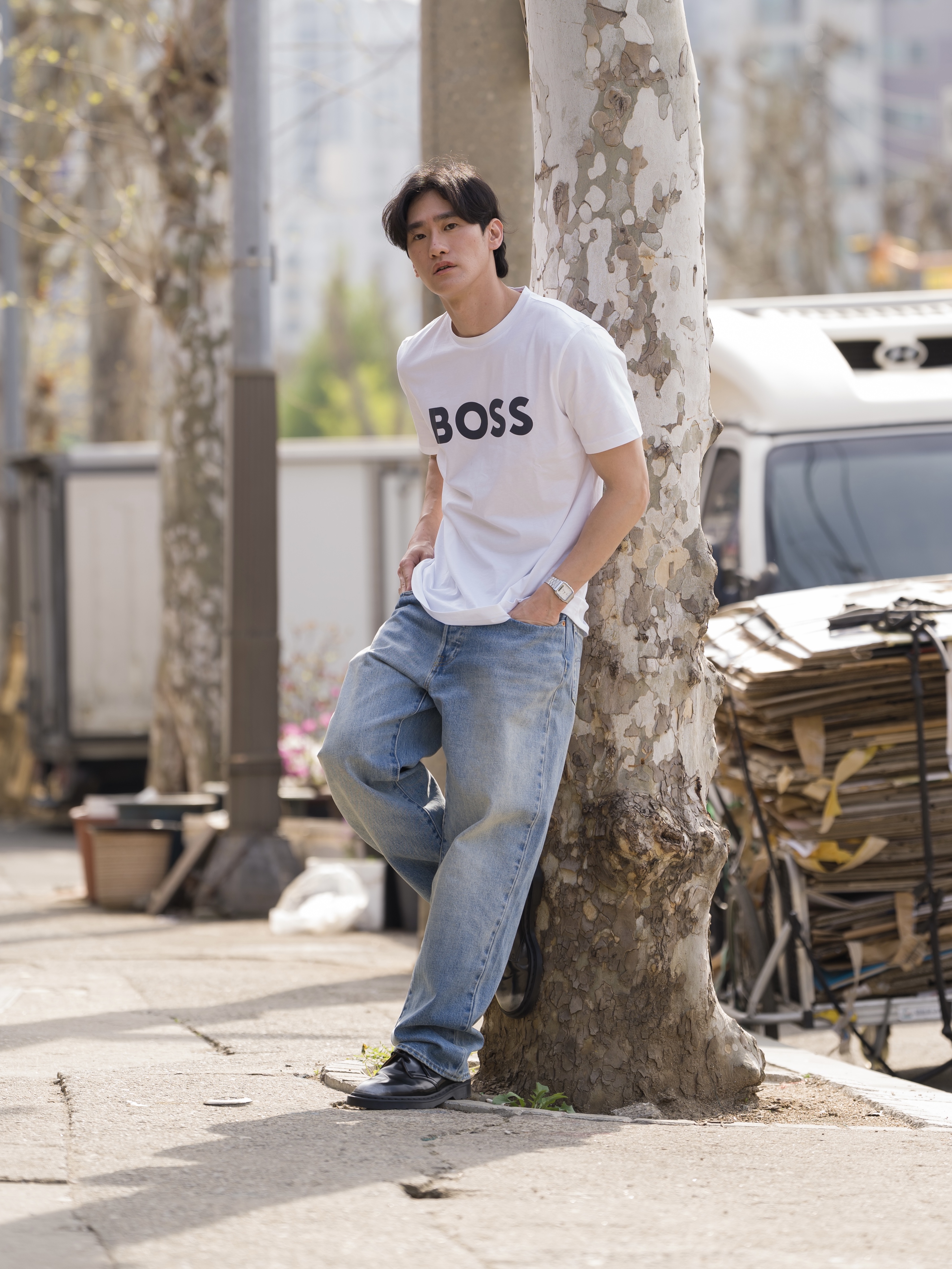 Dr. Martens x Supreme 1461 Gray Silver, Levi's x Beams Stay Loose 1944 Denim Jeans Vintage Wash 착용 스타일 - 2