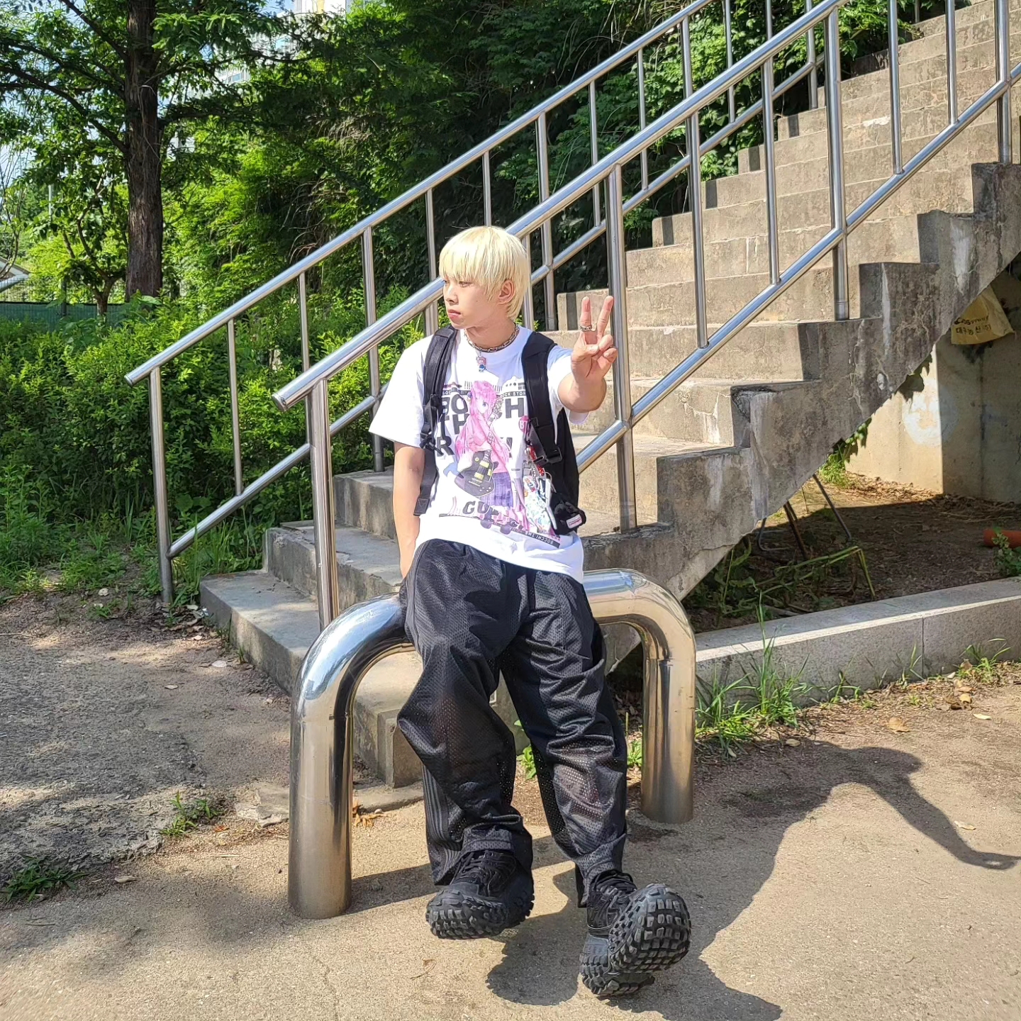 Balenciaga Defender Sneakers Black, Charles Jeffrey Loverboy Chunky Ears Beanie Keyring Black 착용 스타일 - 1