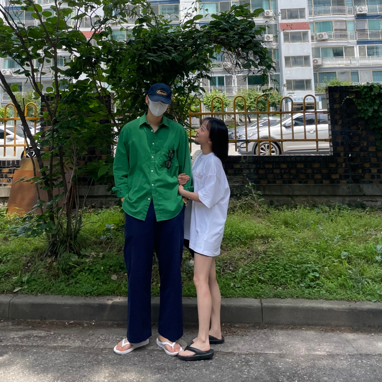 ARCHIES Arch Support Flip Flops White, New Balance x Taw&Toe Flip Flop Black 착용 스타일