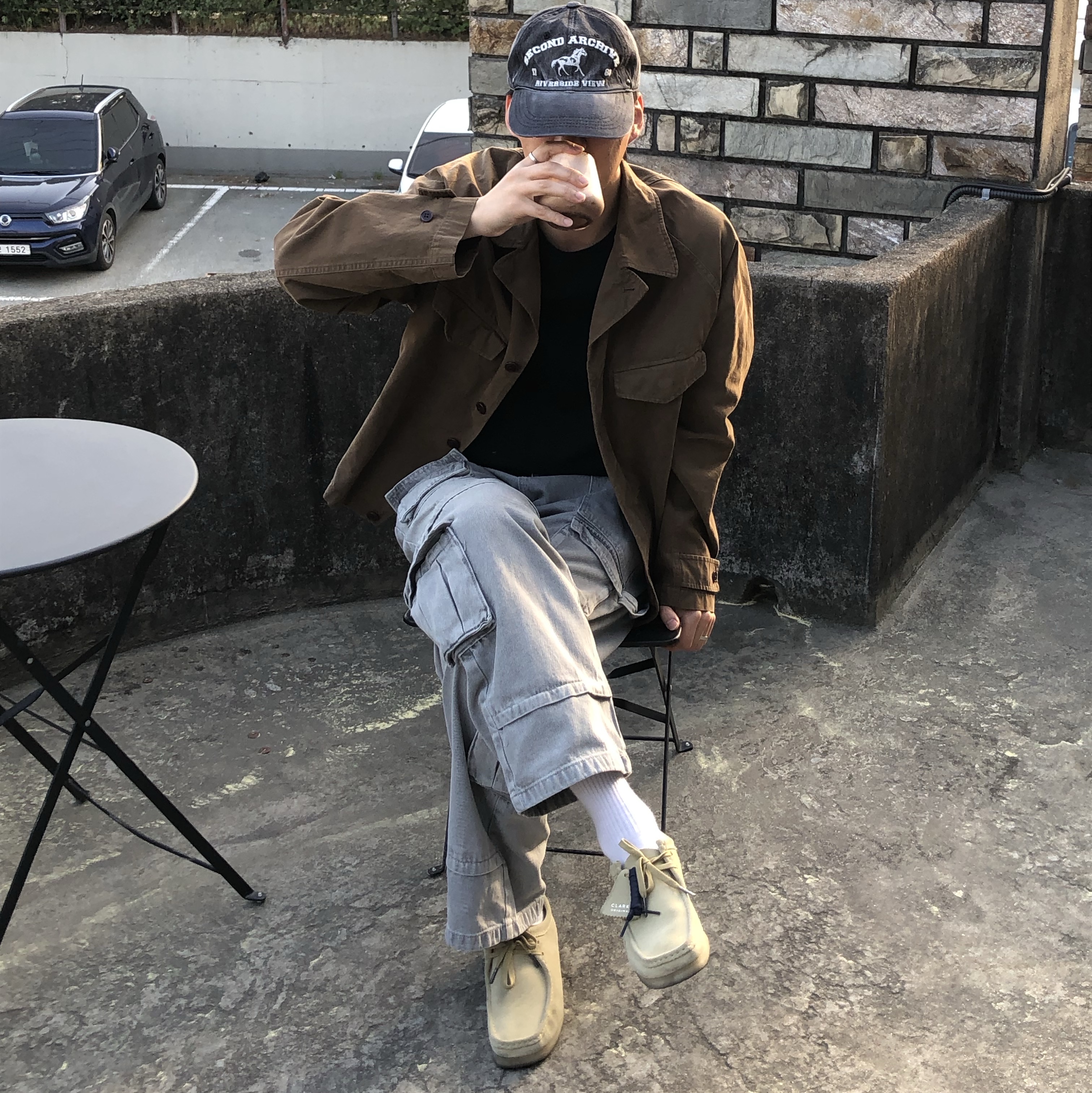 Clarks Wallabee Maple Suede 착용 스타일 - 4