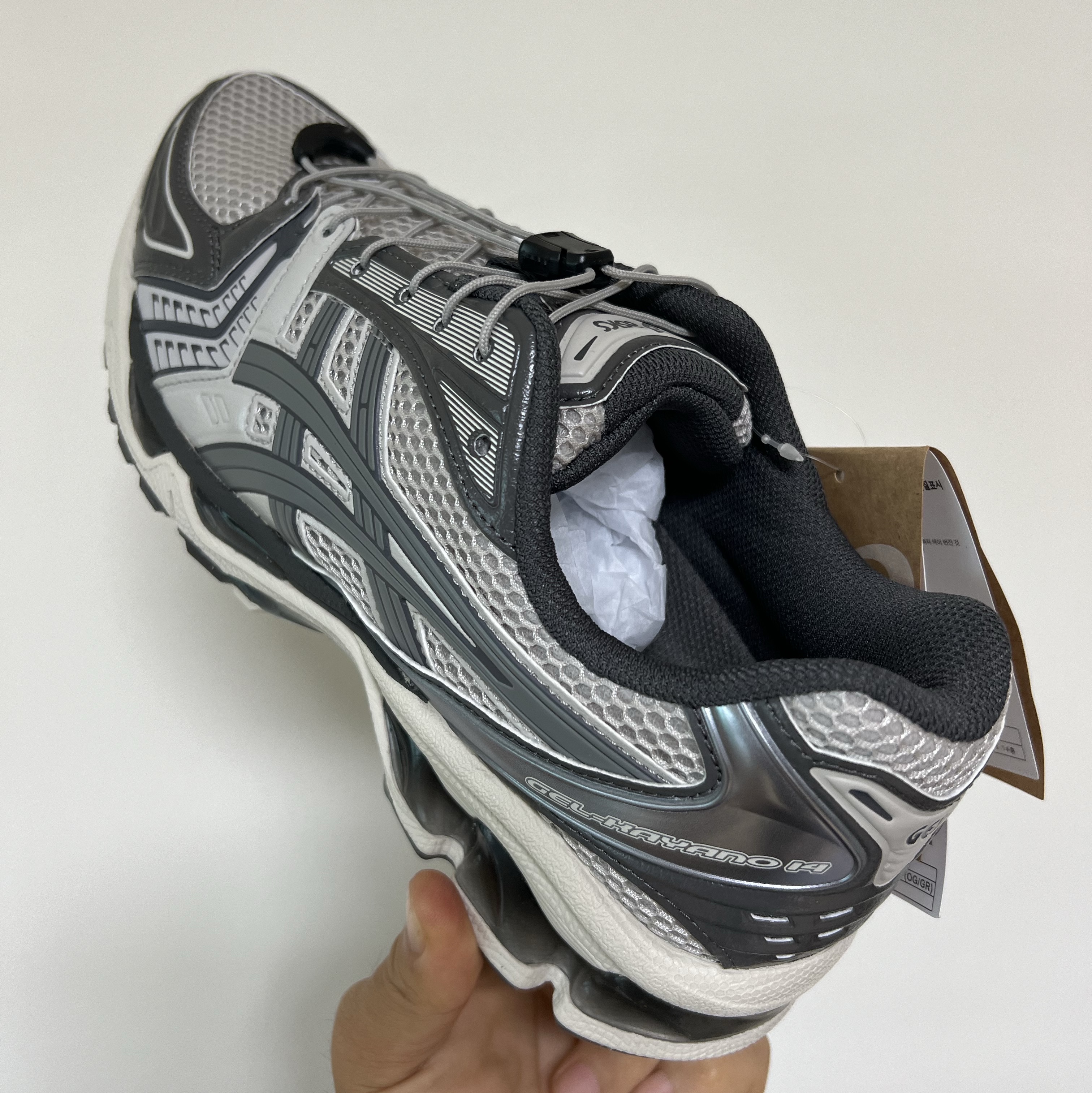 Asics Unlimited Gel-Kayano 14 Oyster Grey Clay Grey 착용 스타일 - 2