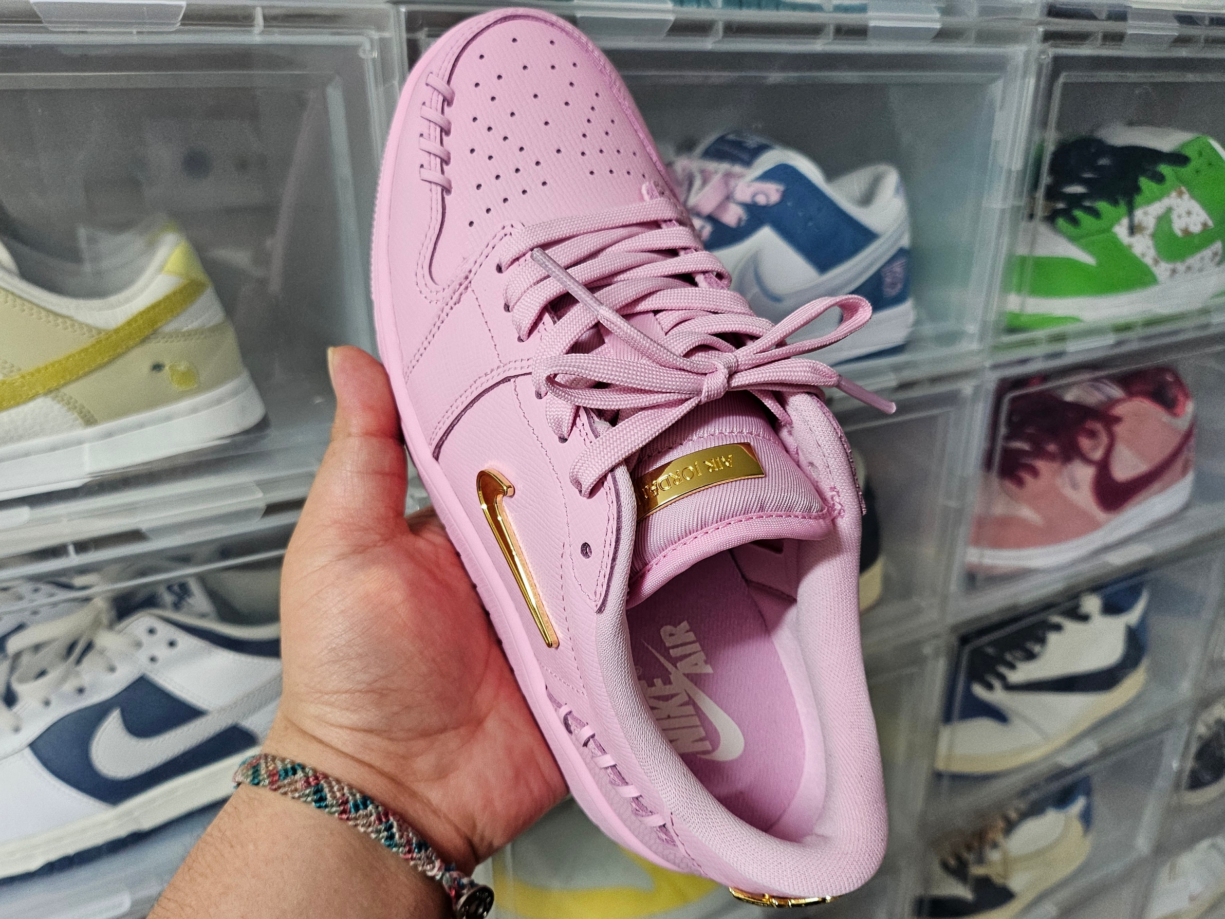 (W) Jordan 1 Low Method of Make Metallic Pink Metallic Gold 착용 스타일 - 3