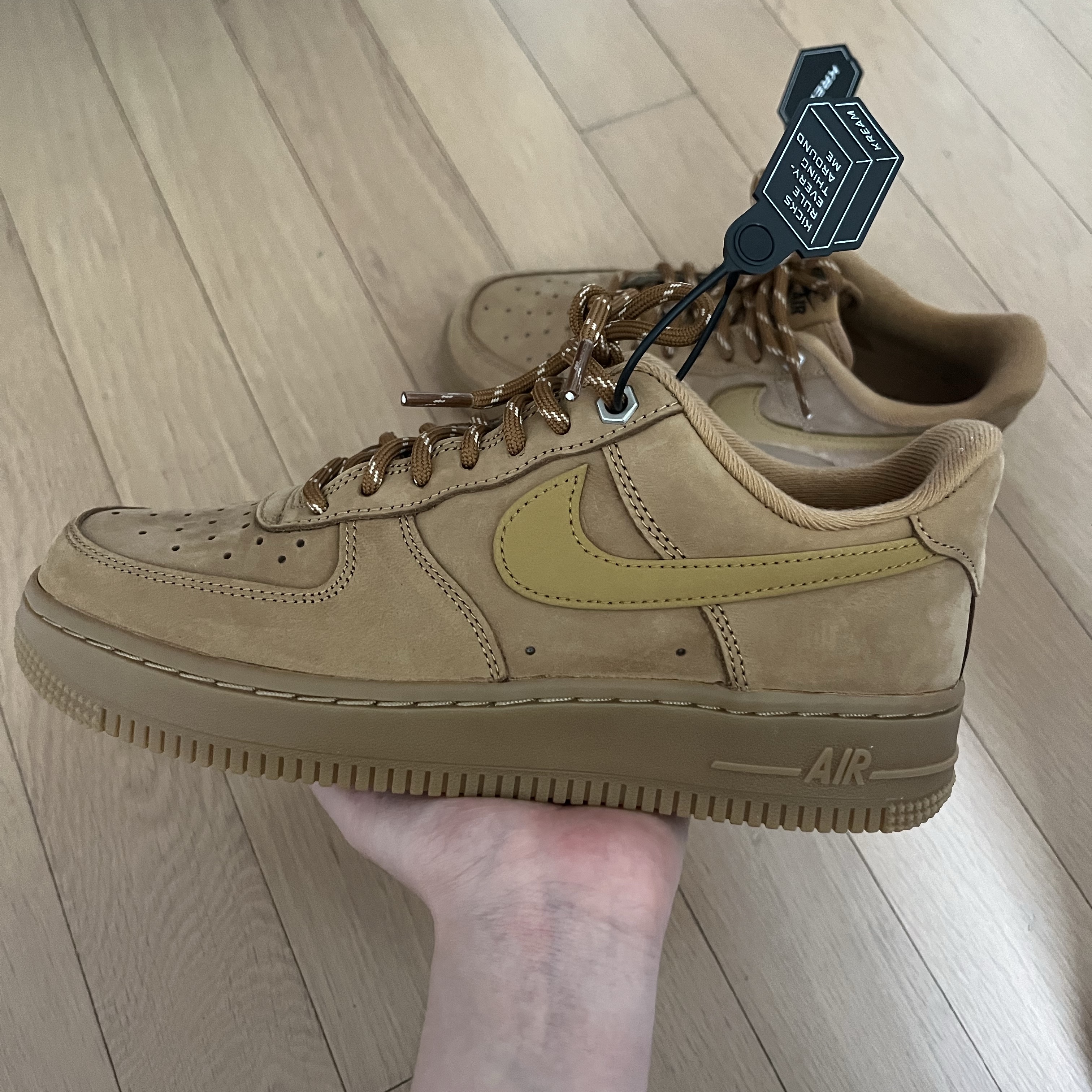 (W) Nike Air Force 1 '07 WB Flax Wheat 착용 스타일 - 1