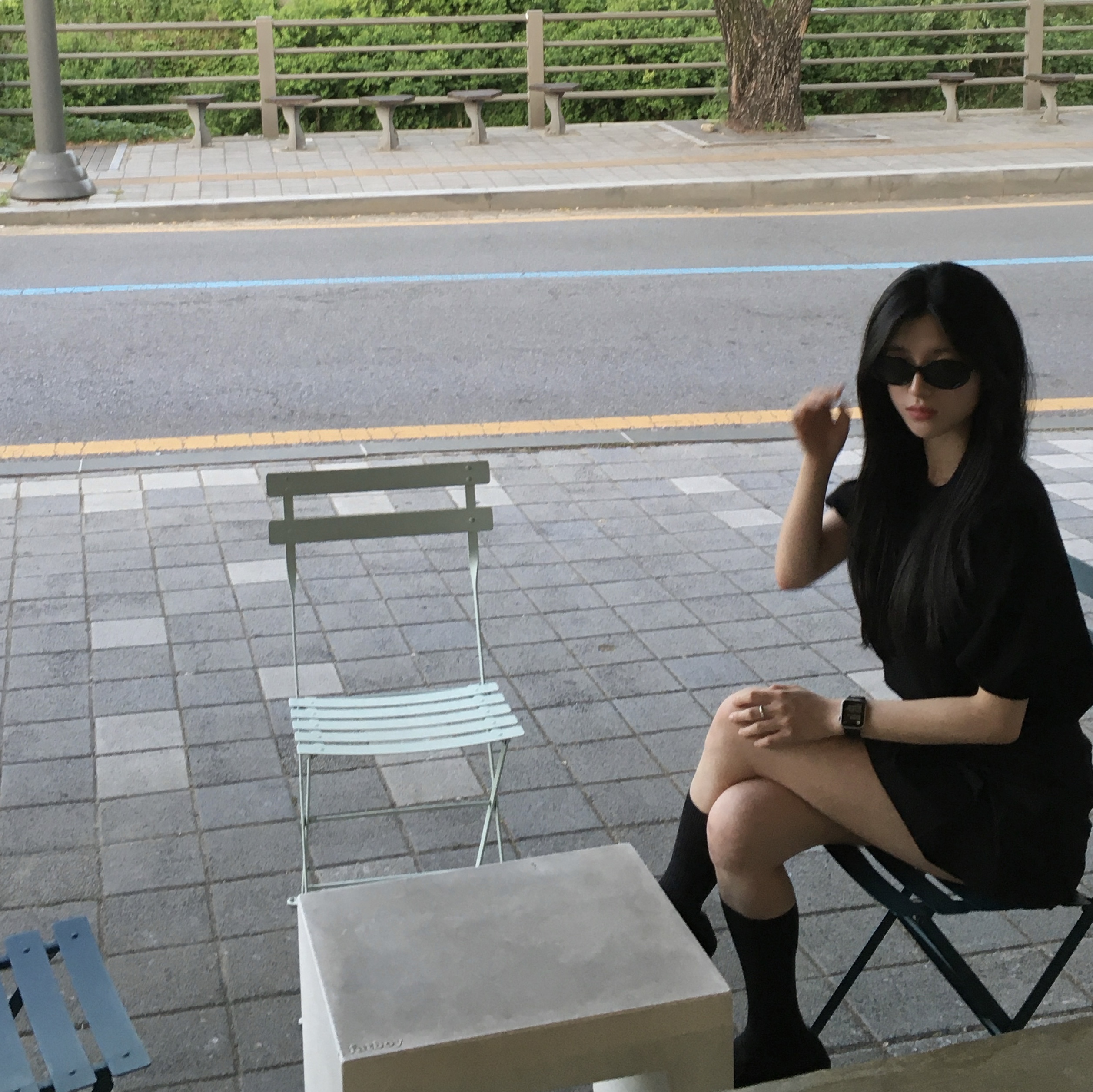 Gentle Monster Bandoneon.S 01 Black, Zara Soft Backpack Rock White 착용 스타일 - 1