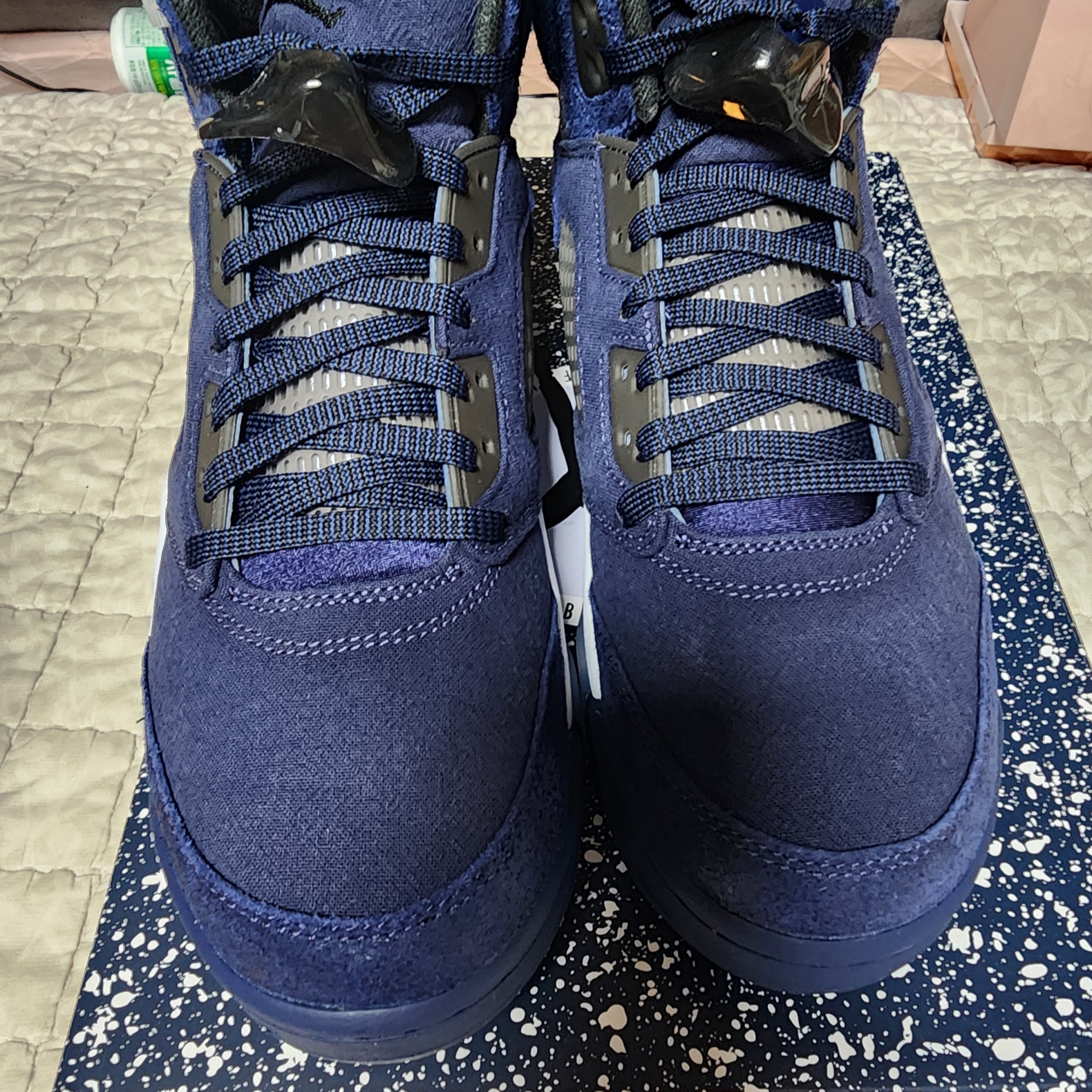 Jordan 5 Retro Midnight Navy, Jordan 1 Retro High OG Yellow Ochre 착용 스타일 - 2