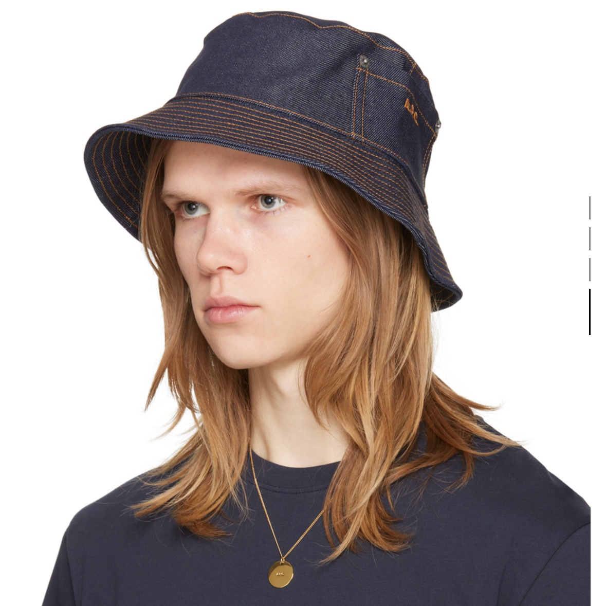 A.P.C. Thais Bucket Hat Indigo 착용 스타일 - 1