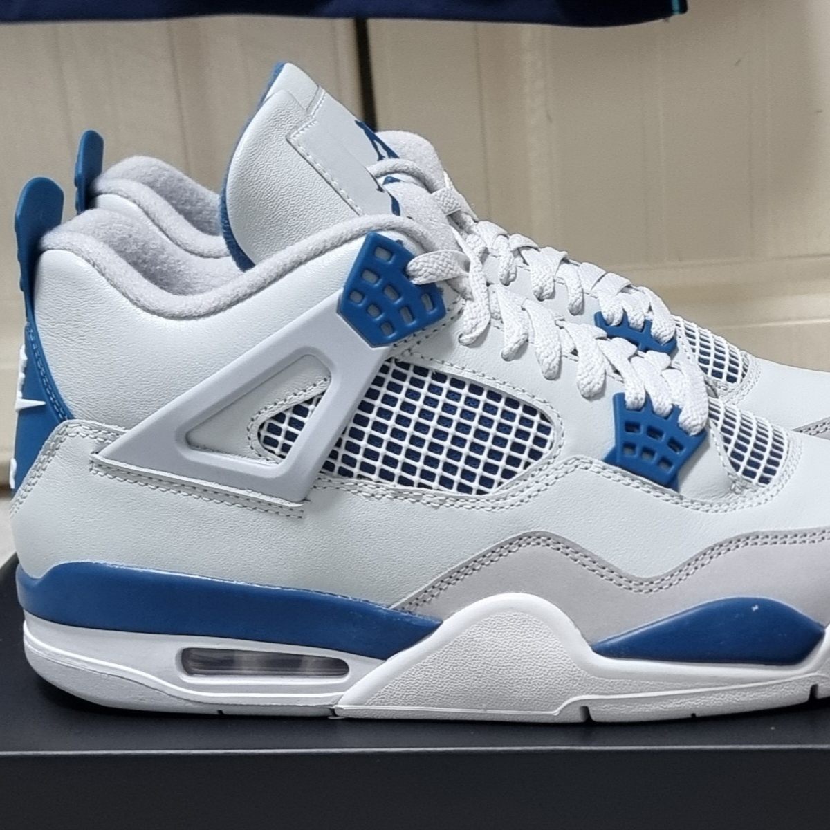 Jordan 4 Retro Industrial Blue 착용 스타일 - 5