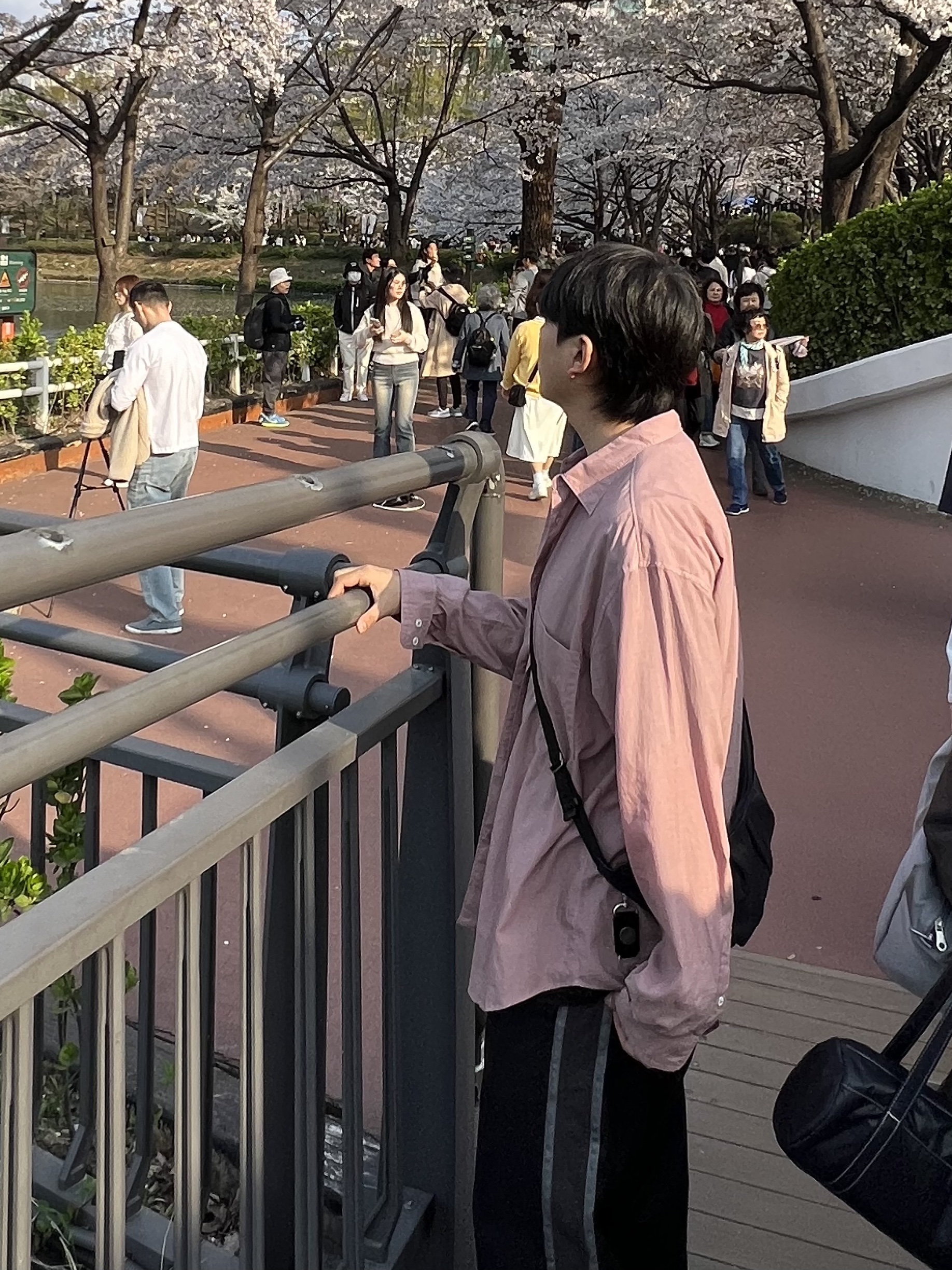 Polyteru Tenco Loosed Shirts 2.0 Dyed Dark Pink, Polyteru Calf Bag Black Lambskin 착용 스타일 - 1