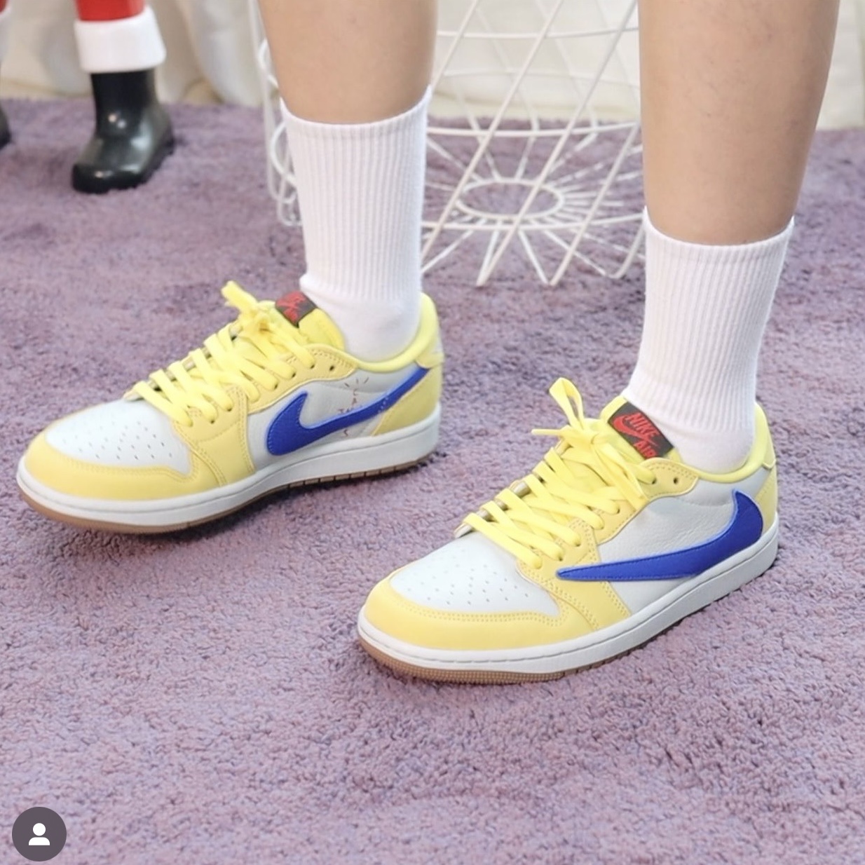 (W) Jordan 1 x Travis Scott Retro Low OG SP Canary 착용 스타일 - 9