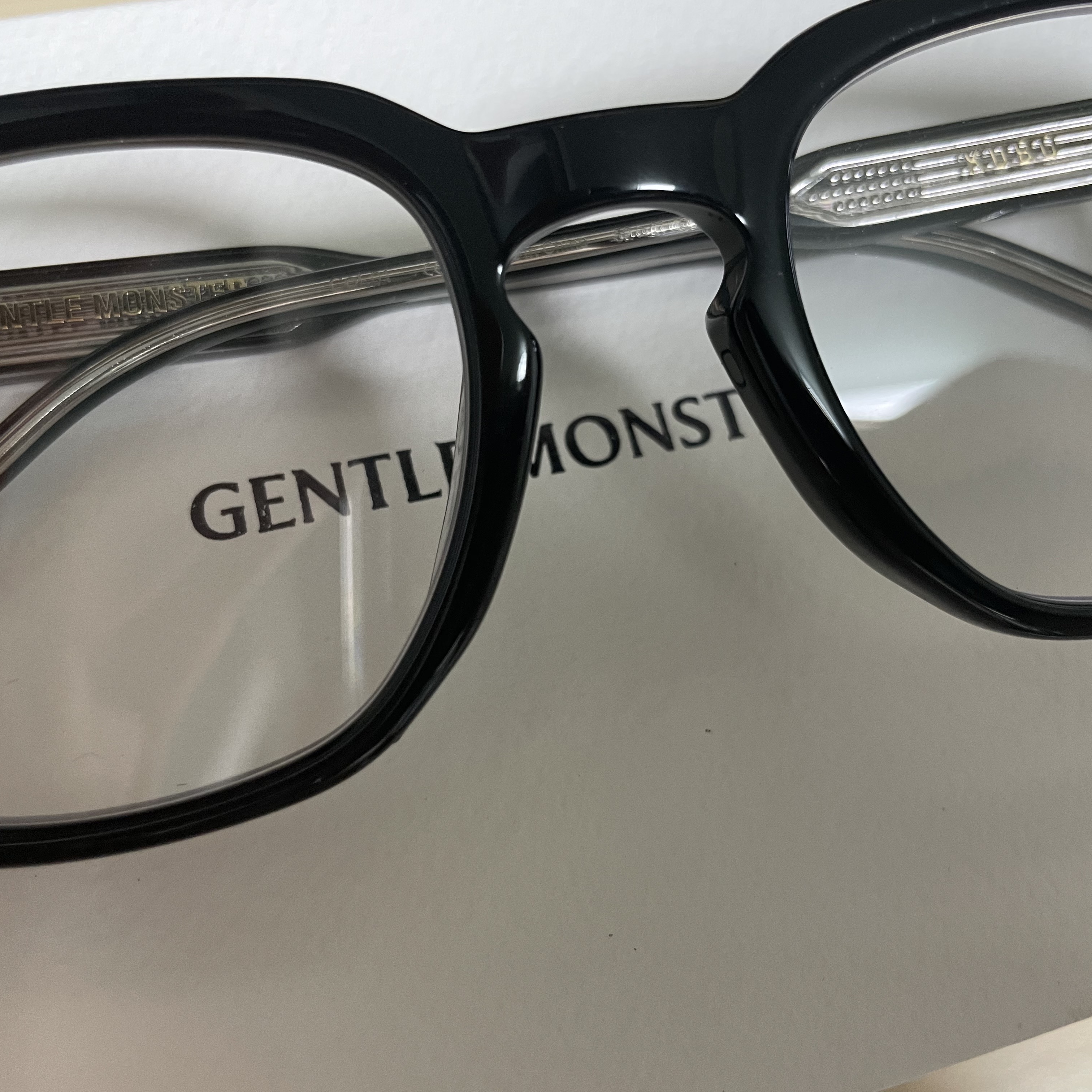 Gentle Monster Kubo 01 Black 착용 스타일