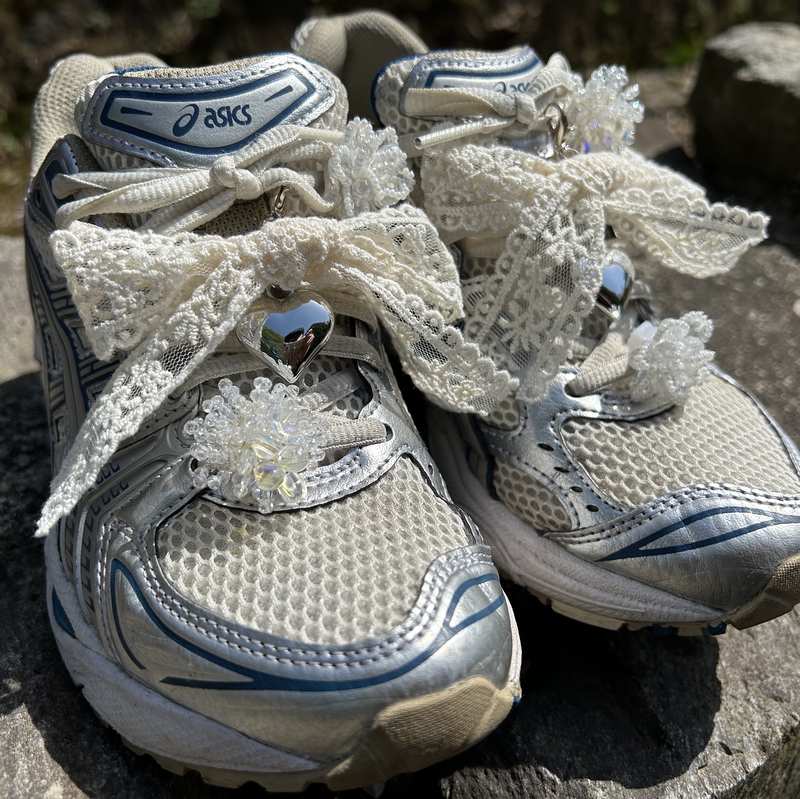 Asics Gel-Kayano 14 Cream Pure Silver 착용 스타일 - 2