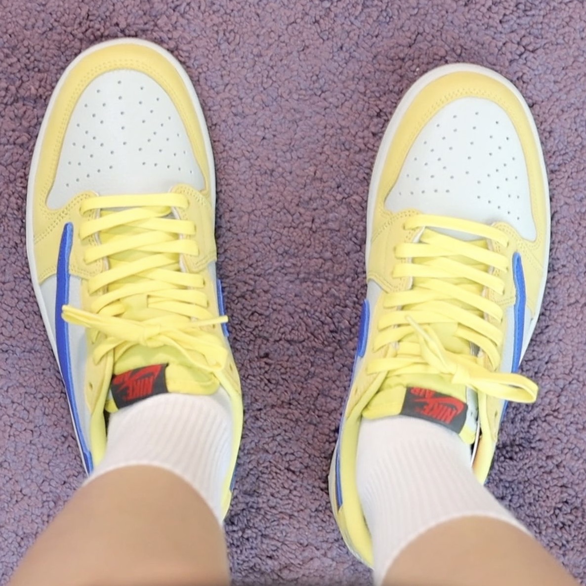 (W) Jordan 1 x Travis Scott Retro Low OG SP Canary 착용 스타일 - 7