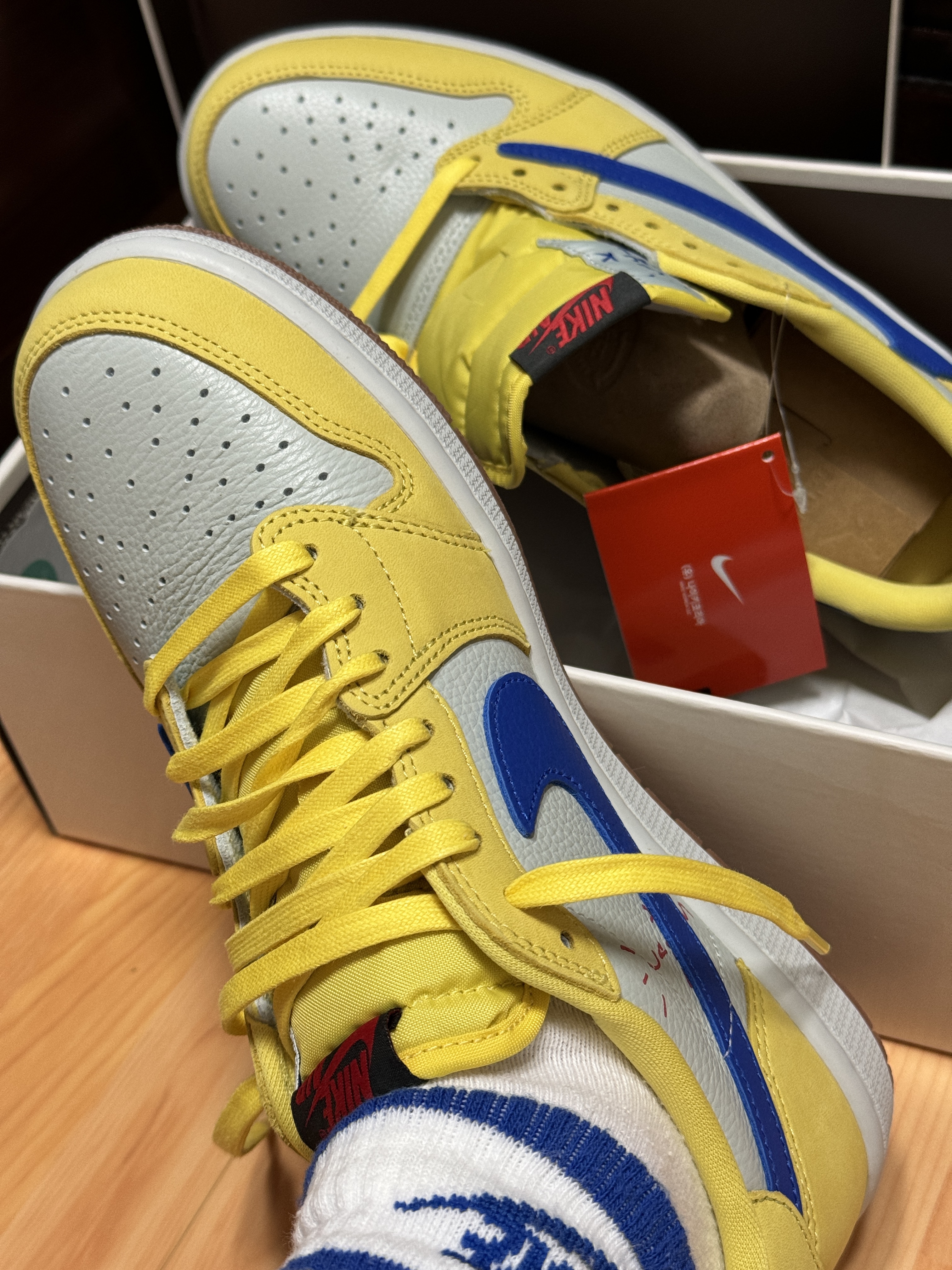 (W) Jordan 1 x Travis Scott Retro Low OG SP Canary 착용 스타일