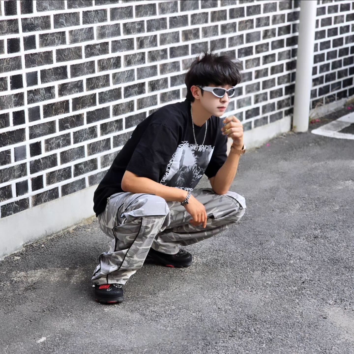 Stussy x Gang Starr Take It Personal T-Shirt Black, Crocs x Staple Classic All Terrain Clog Black 착용 스타일 - 6