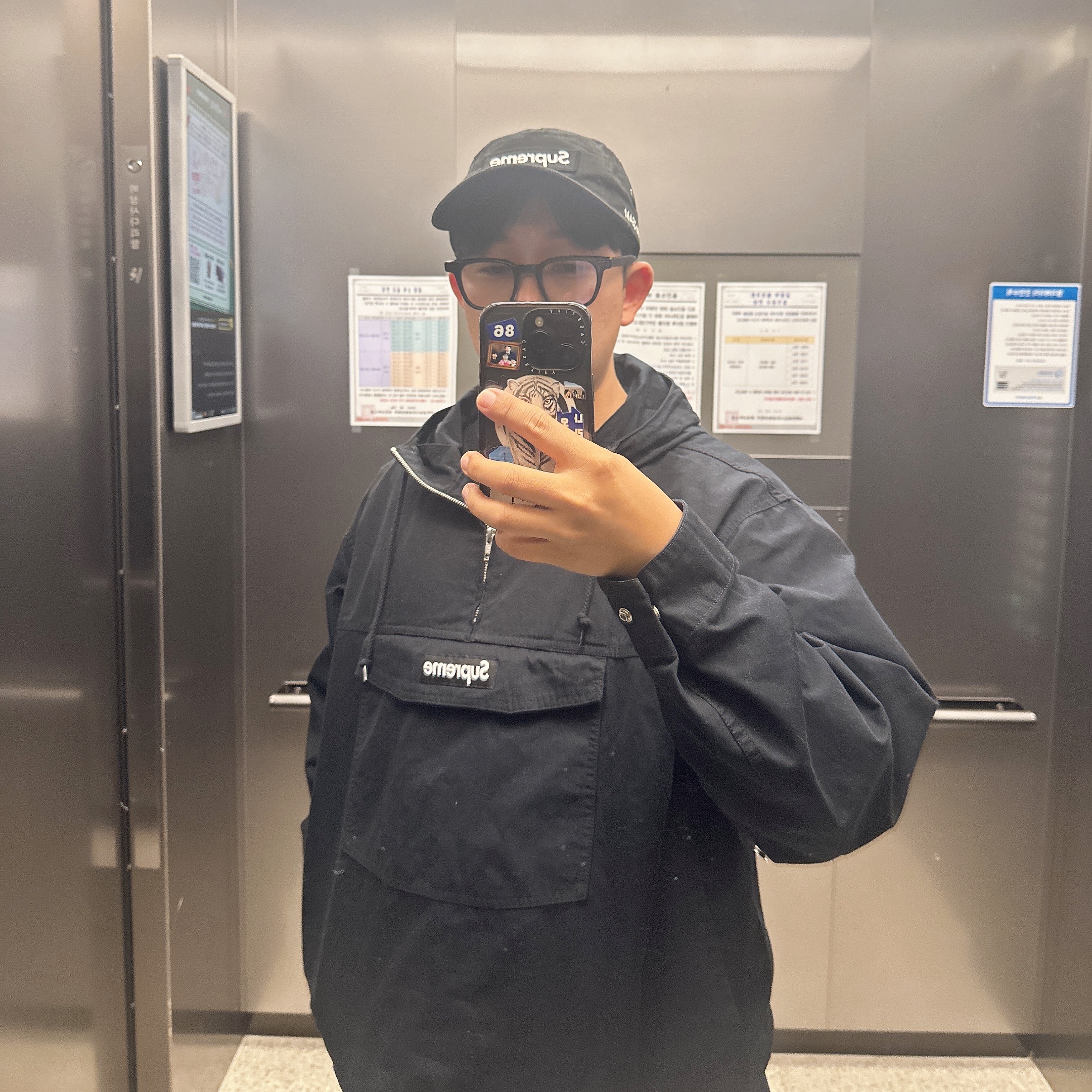 Supreme Cotton Utility Anorak Black - 24SS, Supreme Military Camp Cap Black - 22SS 착용 스타일
