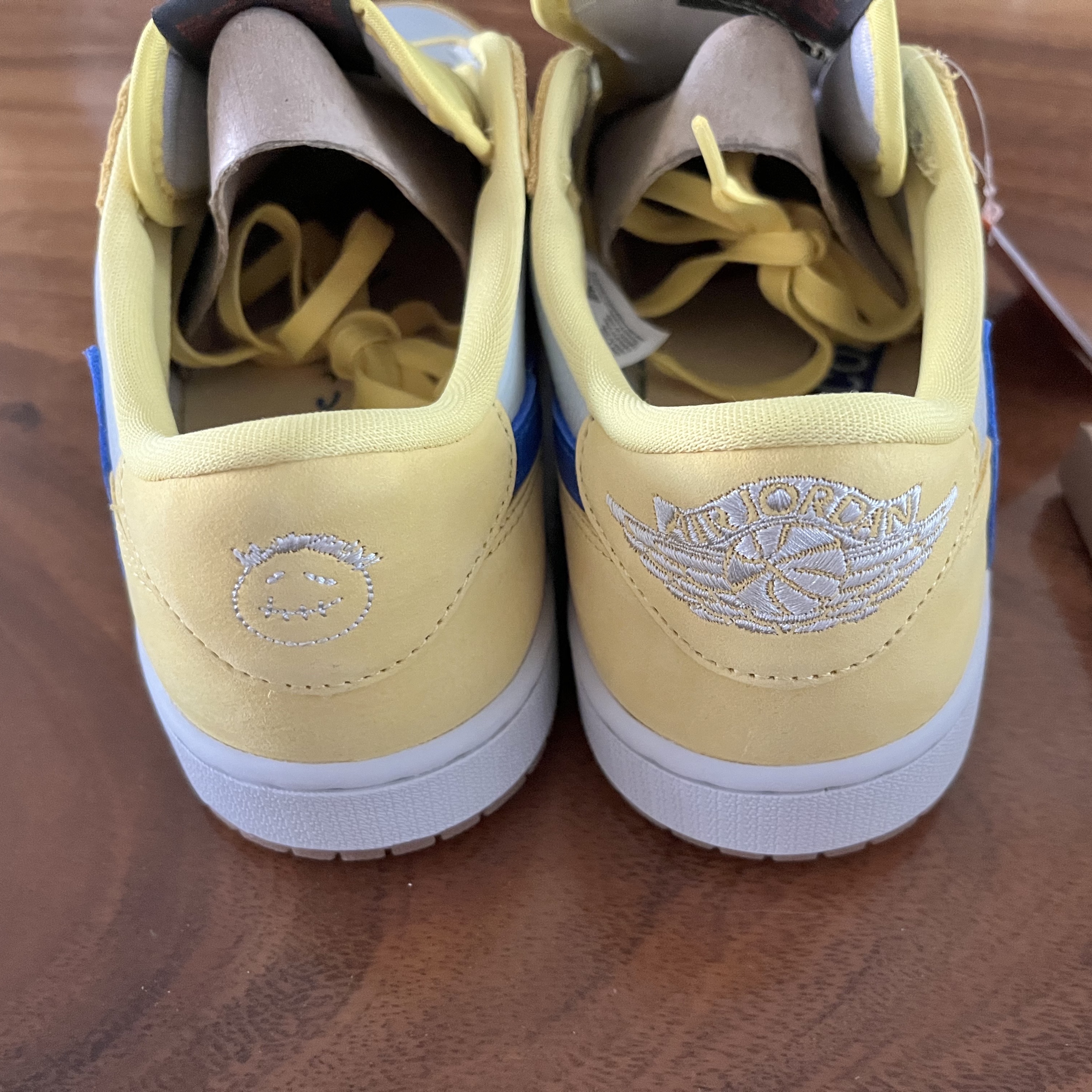 (W) Jordan 1 x Travis Scott Retro Low OG SP Canary 착용 스타일 - 5