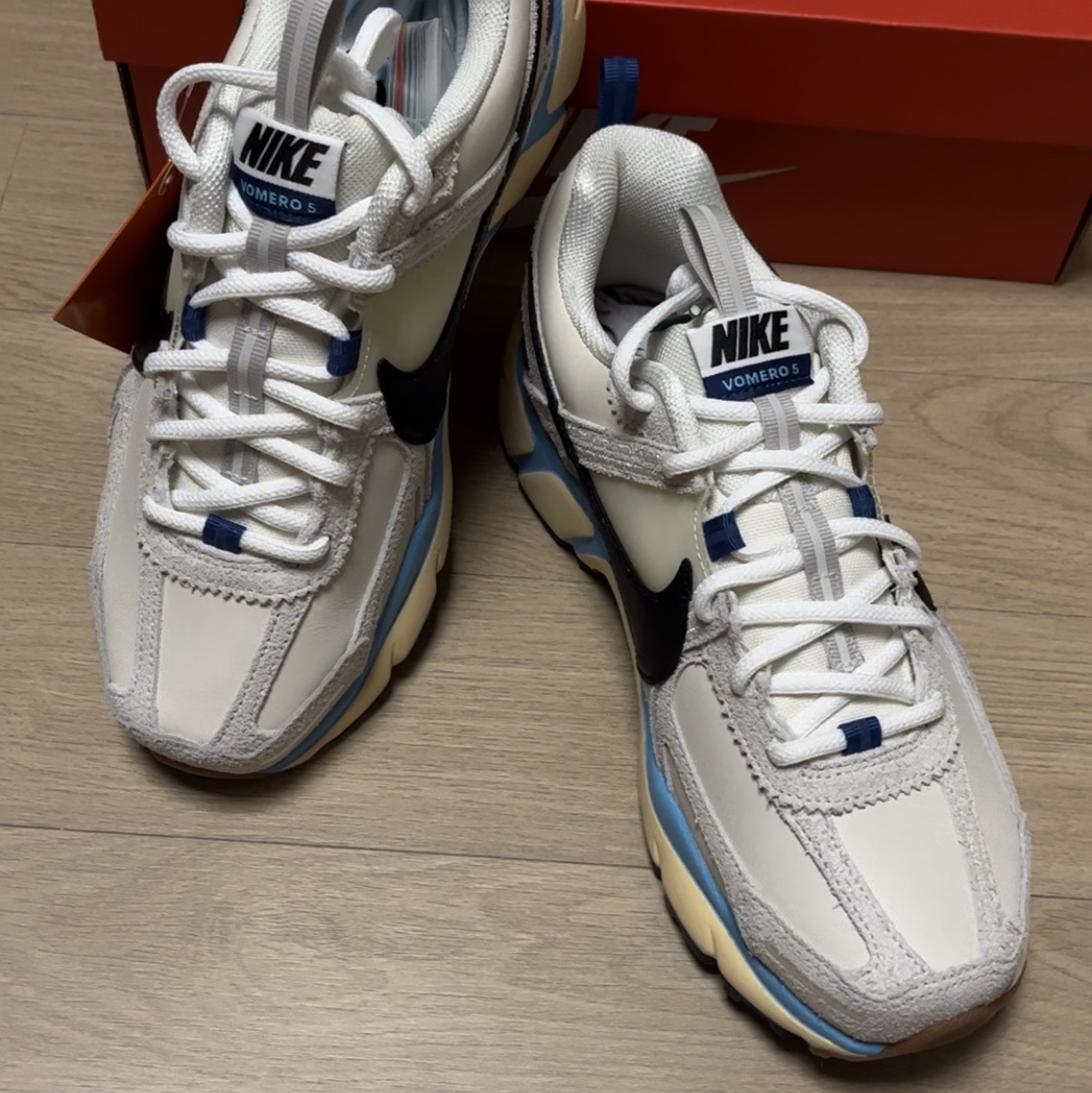 (W) Nike Zoom Vomero 5 PRM Designed by Japan 착용 스타일