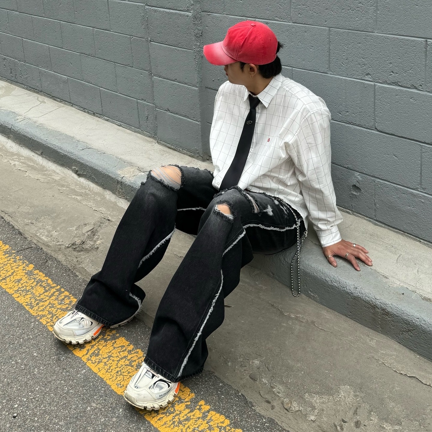 Balenciaga Track Sneakers White 착용 스타일 - 3