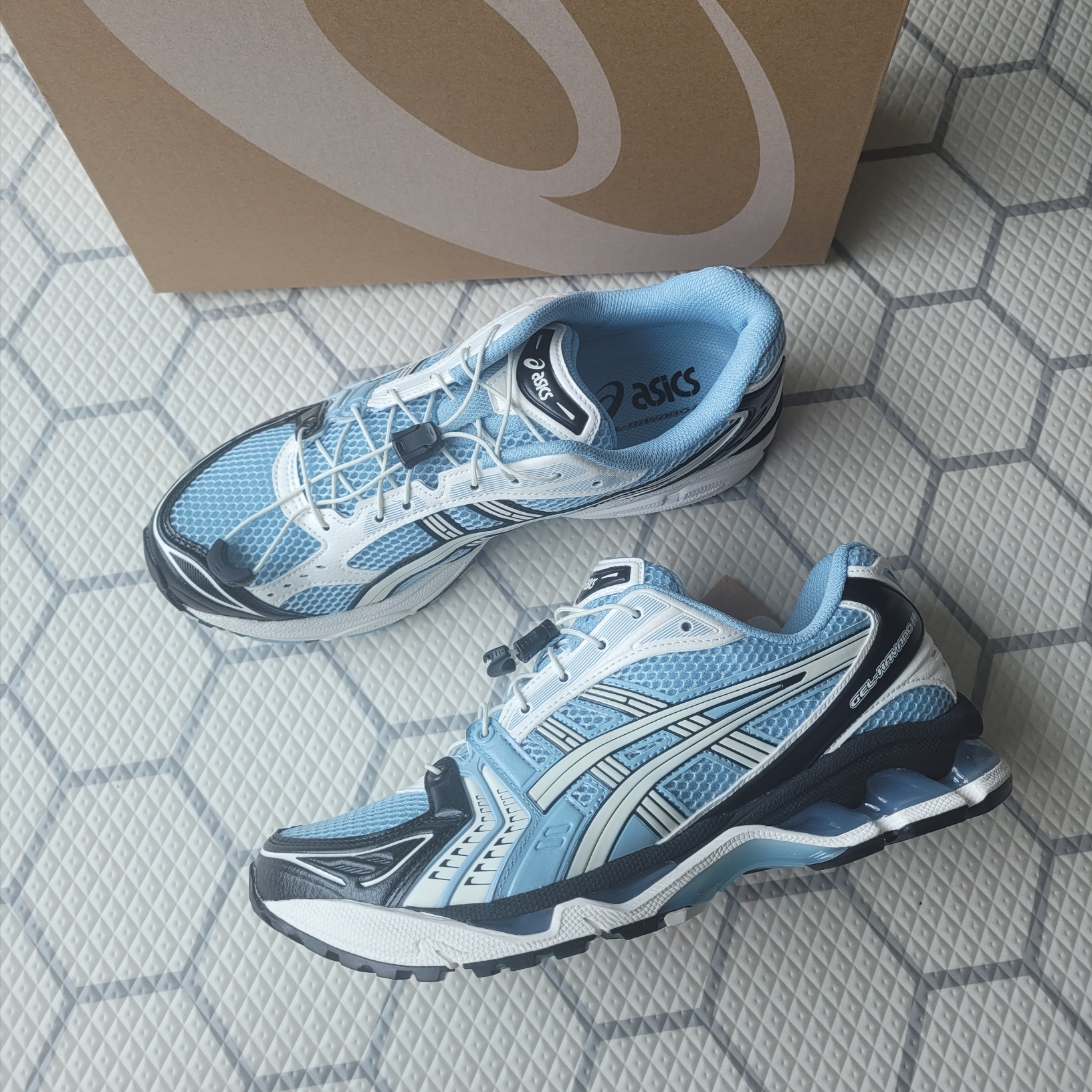 Asics Unlimited Gel-Kayano 14 Mist Cream 착용 스타일