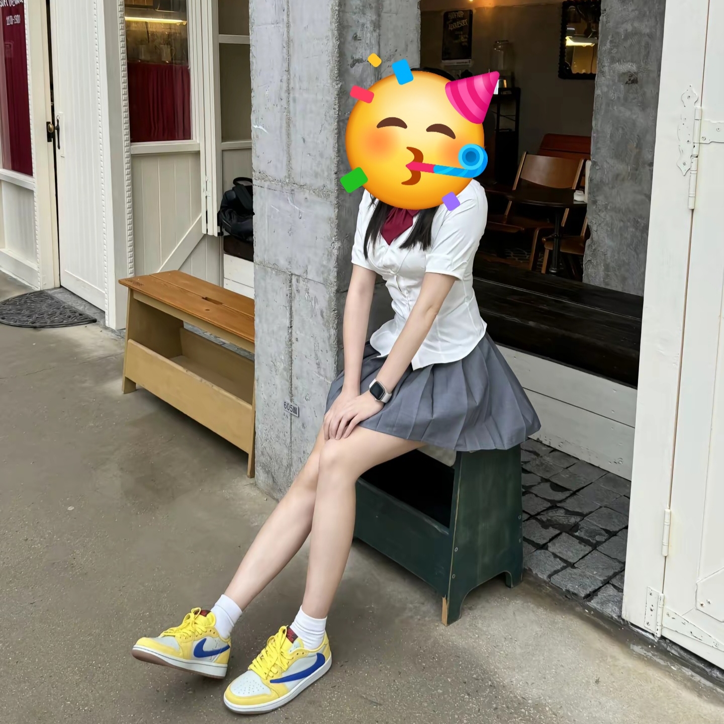 (W) Jordan 1 x Travis Scott Retro Low OG SP Canary 착용 스타일 - 1