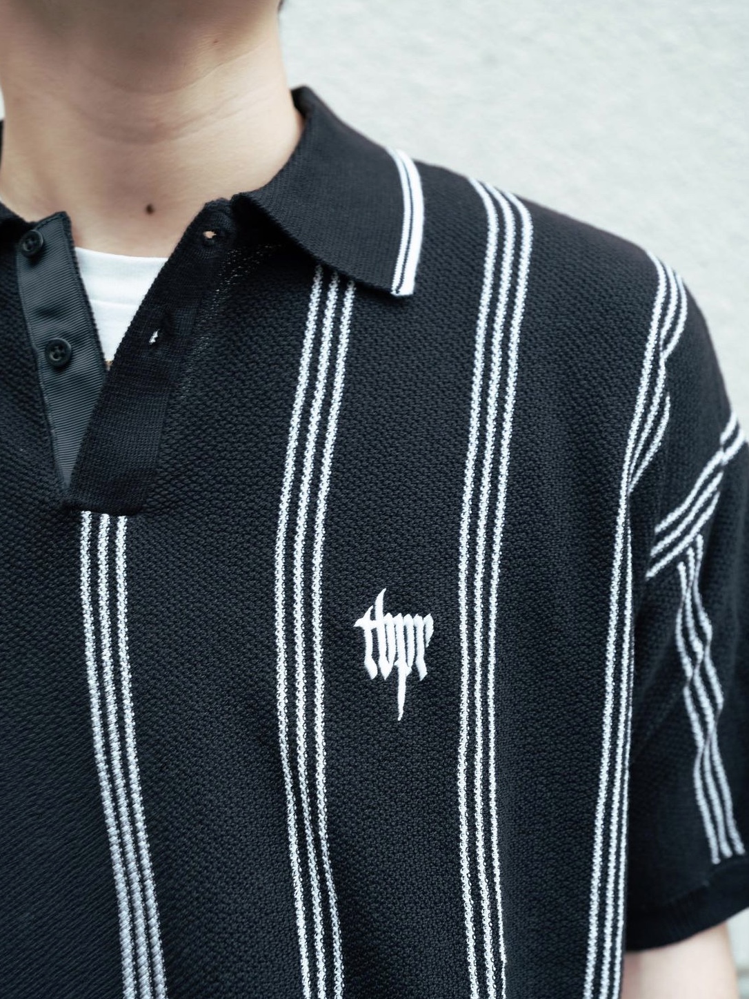 Tightbooth Stripe Knit Polo Black 착용 스타일 - 2