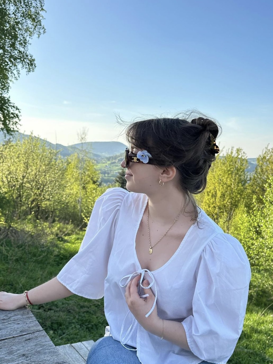 [KREAM 단독] Maison Cleo Women Agnes Blouse White 착용 스타일