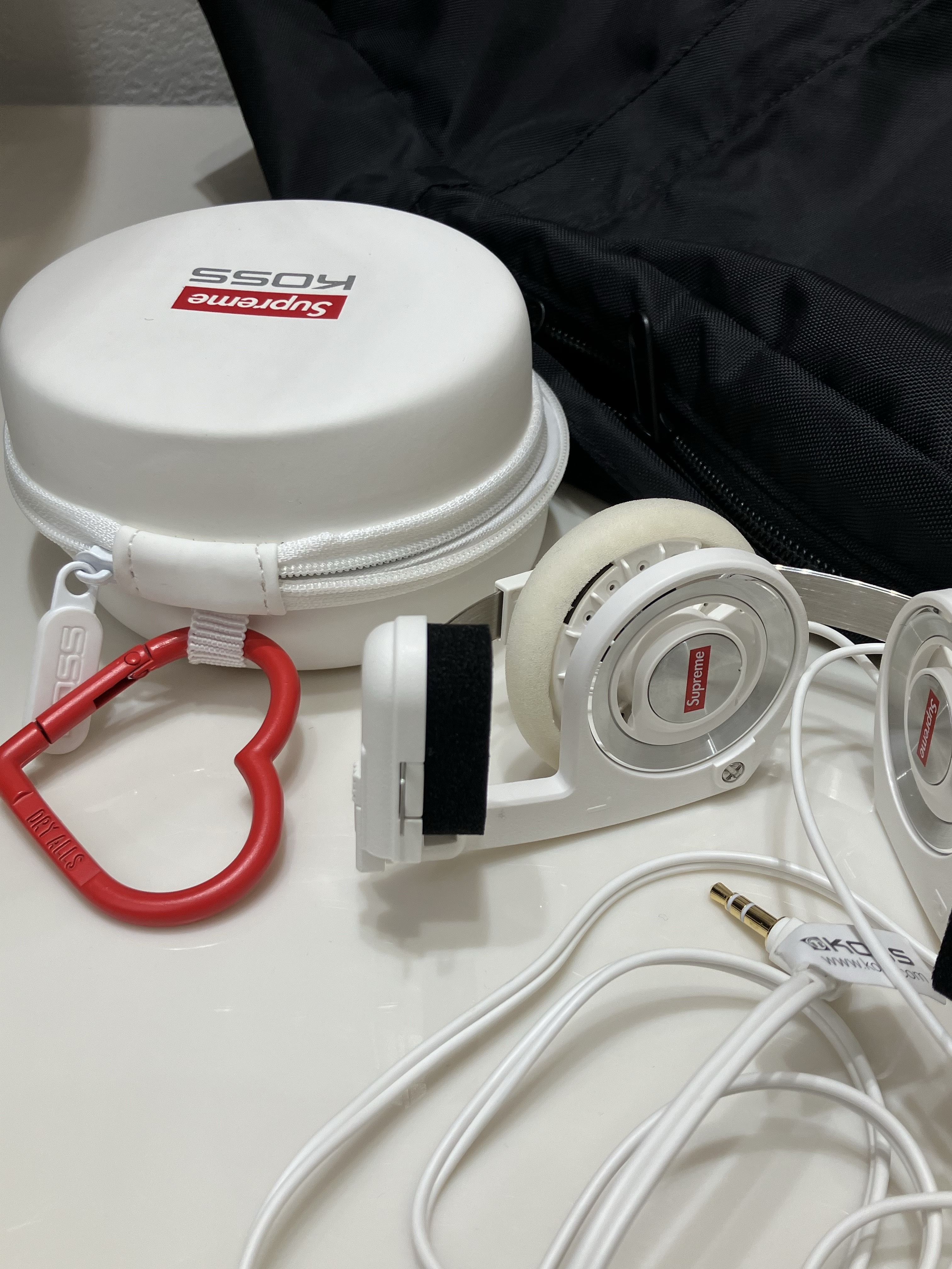Supreme x Koss Portapro Headphones White - 23FW, Human Made Heart Carabiner Red 착용 스타일